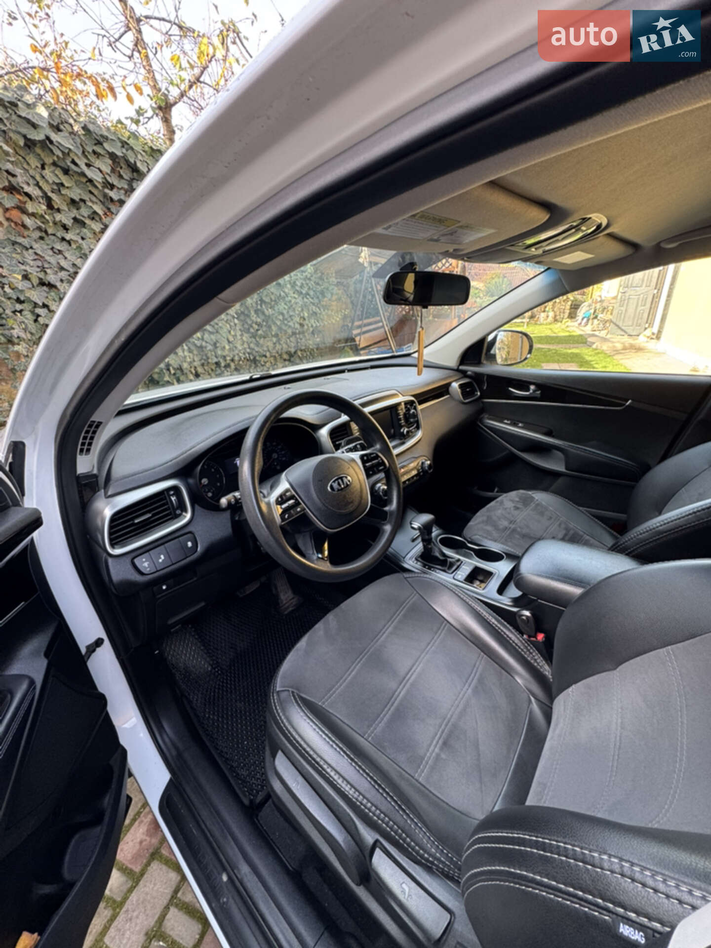 Kia Sorento 2018 VIN 5XYPG4A32KG521907 фото оголошення 5 з 30