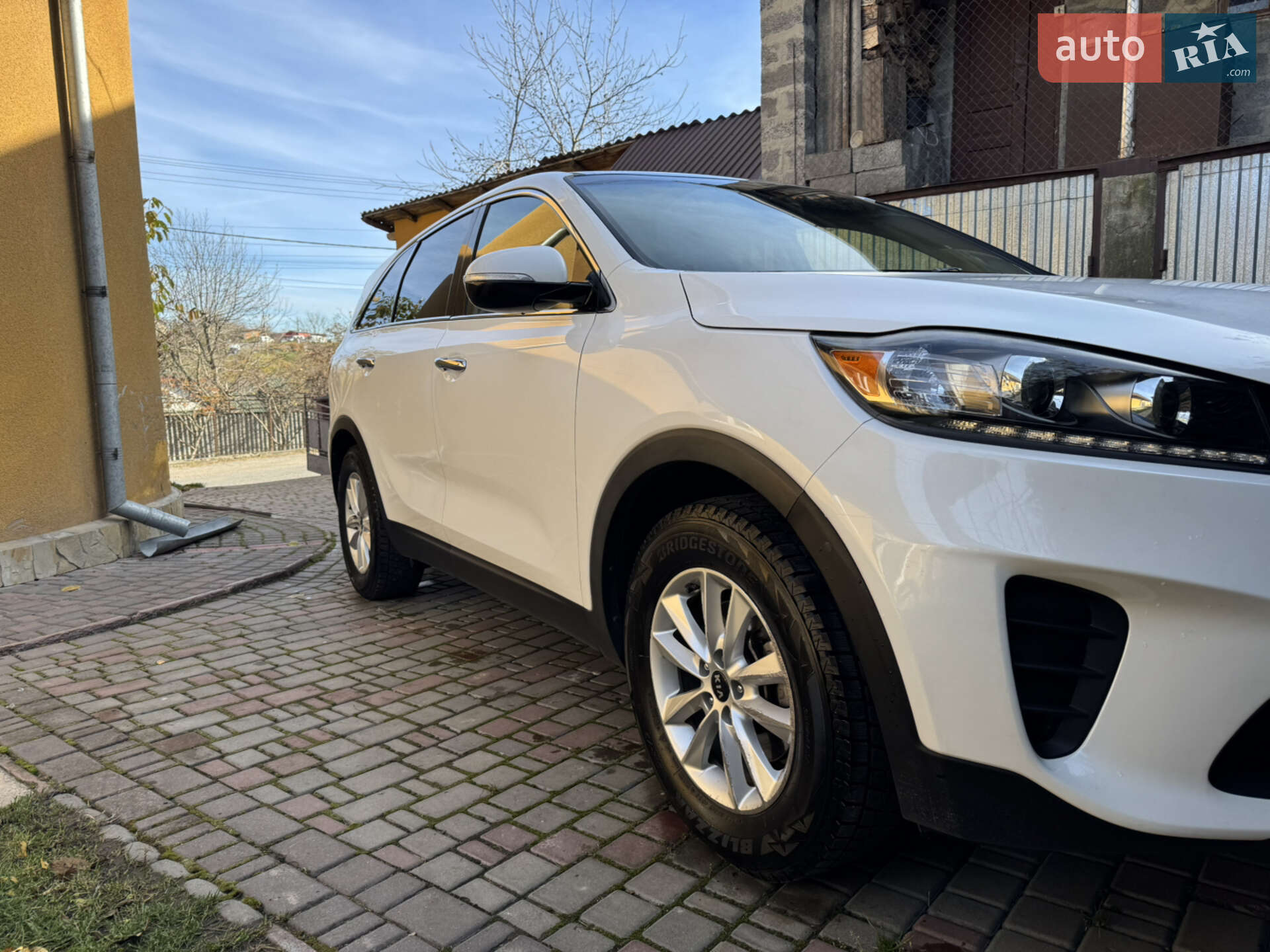 Kia Sorento 2018 VIN 5XYPG4A32KG521907 фото оголошення 2 з 30