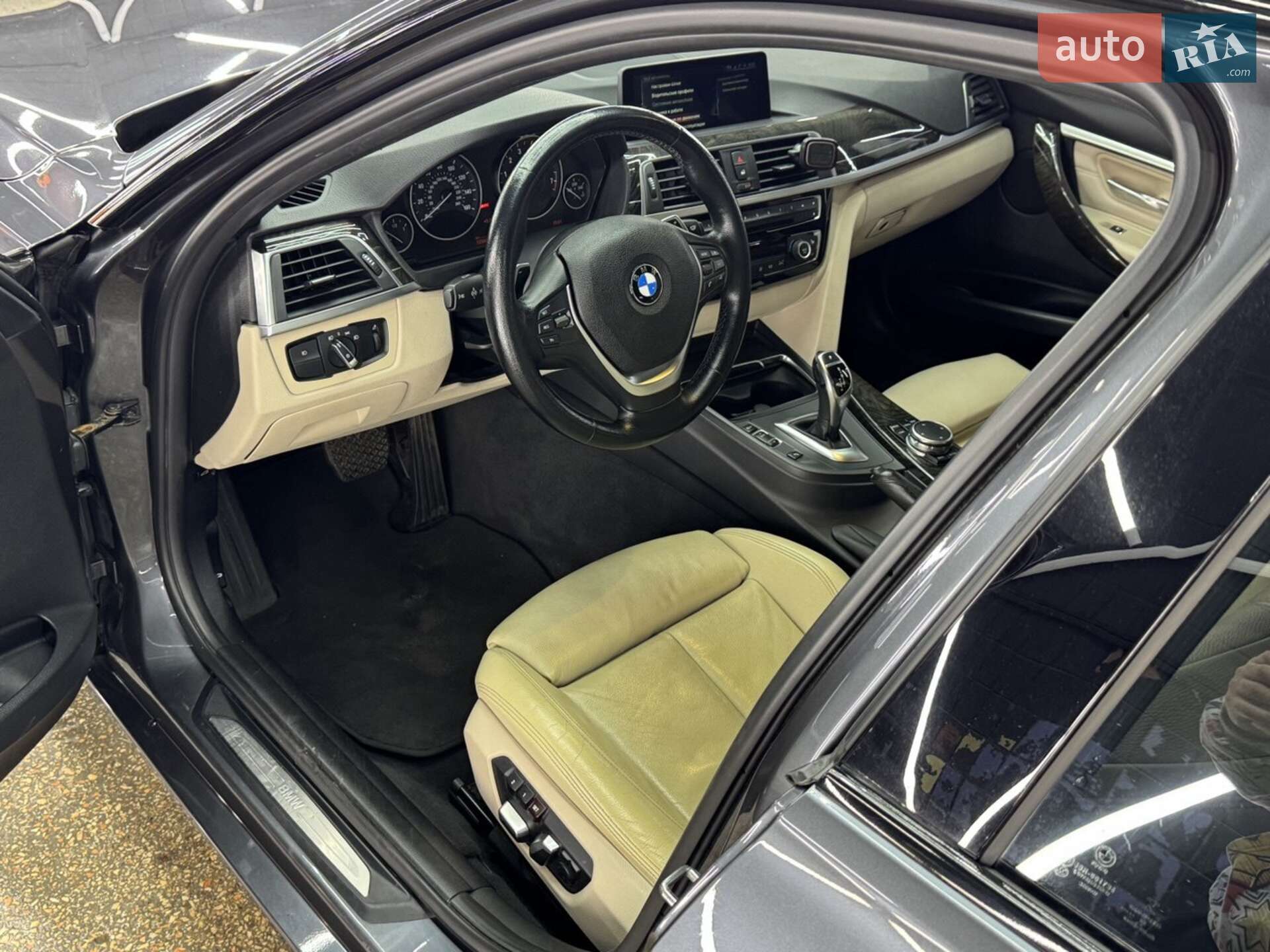 BMW 3 Series 2017 VIN WBA8D9C55HK677545 фото оголошення 12 з 24