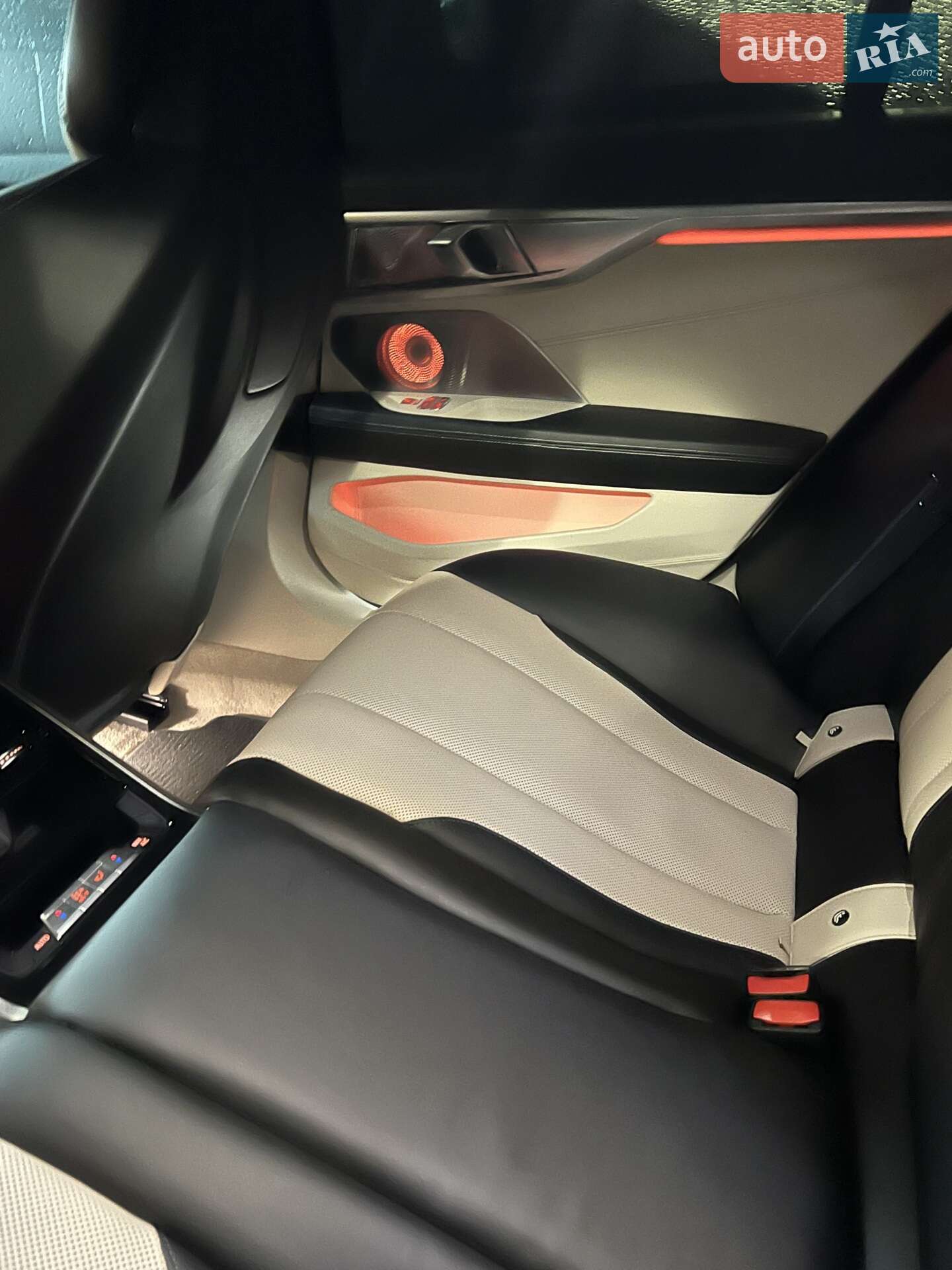 BMW 8 Series Gran Coupe 2020 VIN WBAGW41050CF42681 фото оголошення 3 з 38