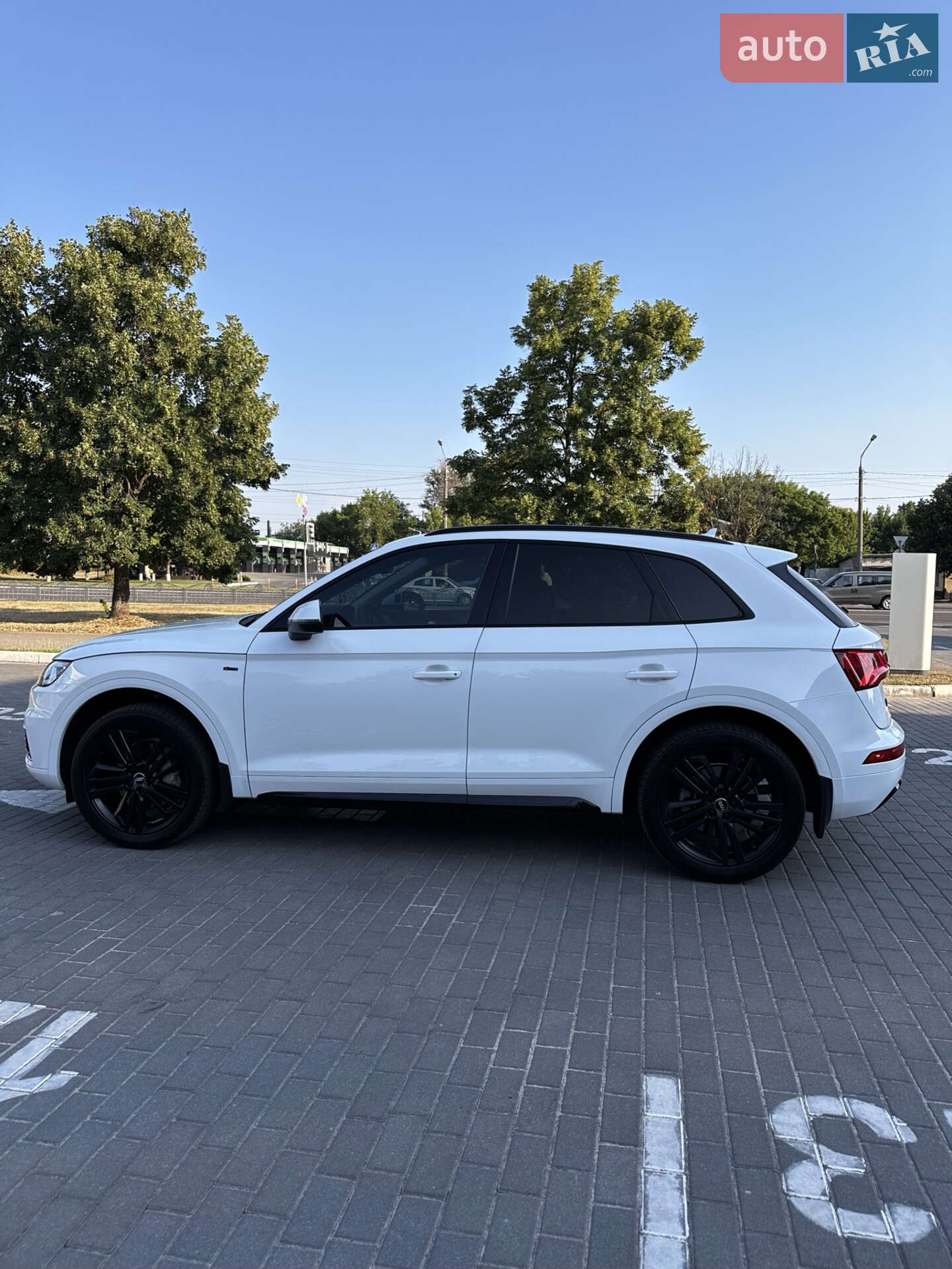 Audi Q5 2018 VIN WA1BNAFY0J2133290 фото оголошення 8 з 58