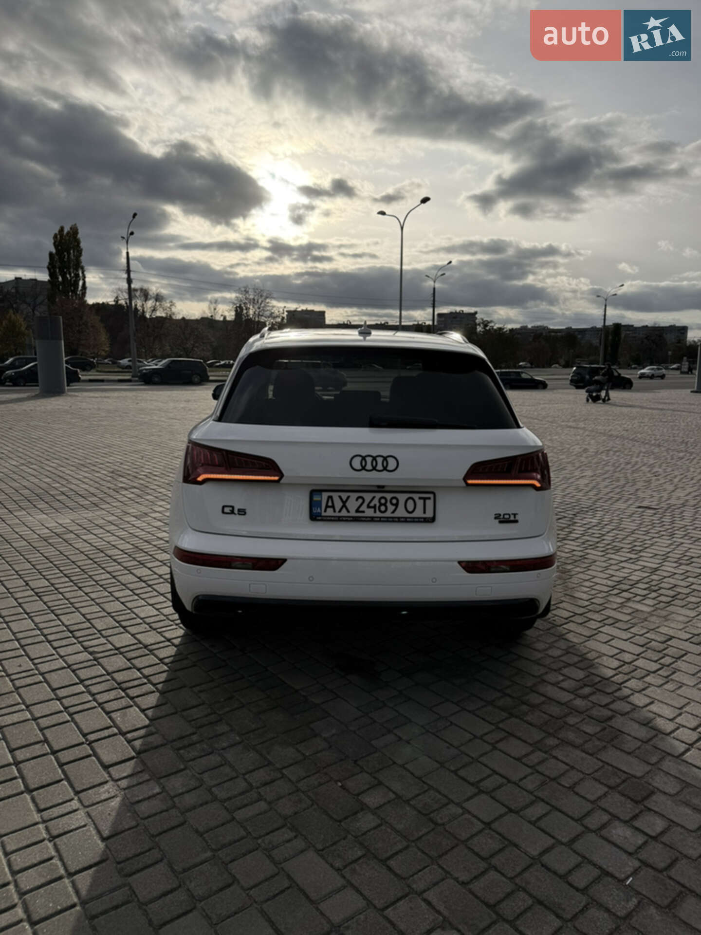 Audi Q5 2018 VIN WA1BNAFY0J2133290 фото оголошення 16 з 58