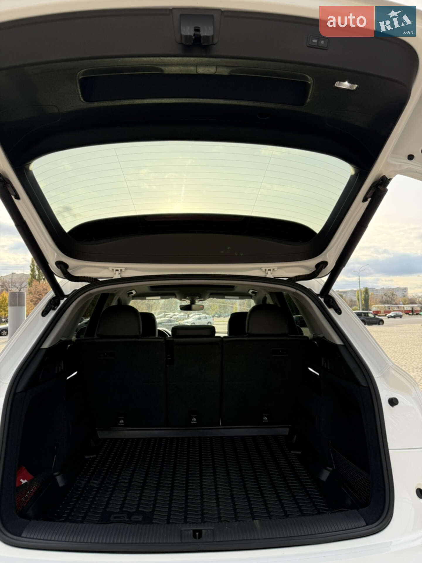 Audi Q5 2018 VIN WA1BNAFY0J2133290 фото оголошення 26 з 58