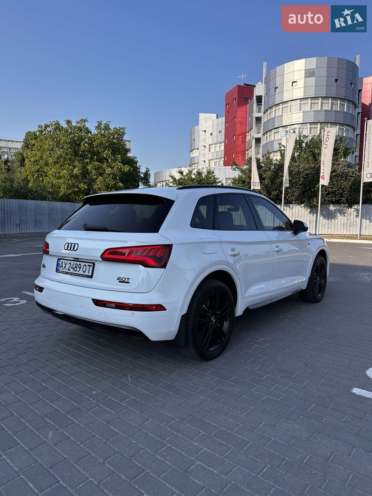Audi Q5 2018 VIN WA1BNAFY0J2133290 фото оголошення 34 з 58