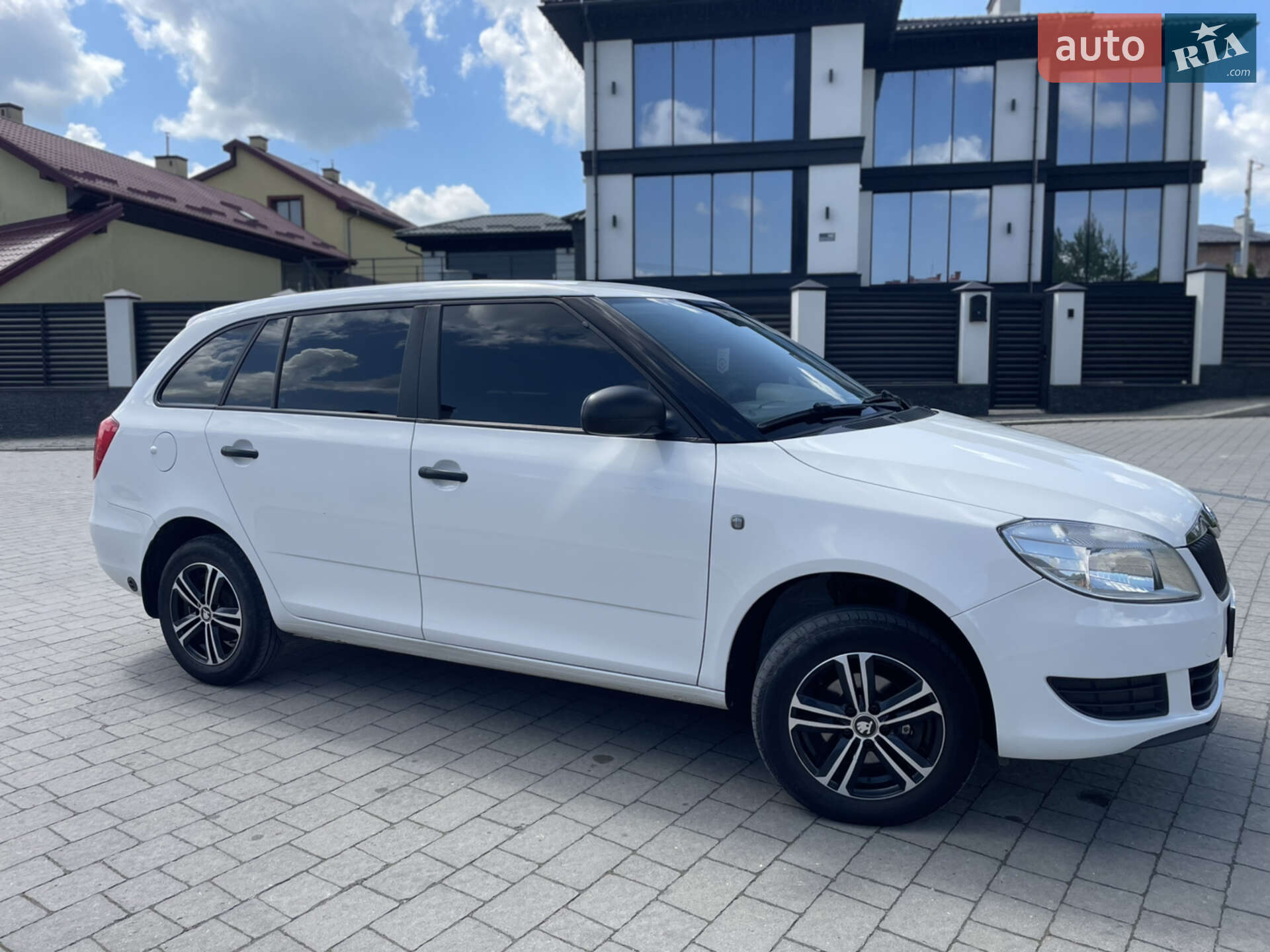 Skoda Fabia 2013 VIN TMB1HB5JXE3036441 фото оголошення 2 з 13