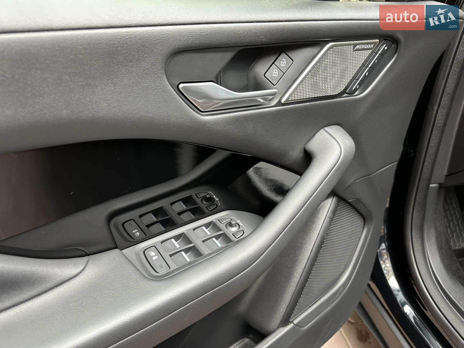 Jaguar I-Pace 2022 VIN SADHA2B14P1625396 фото оголошення 4 з 26