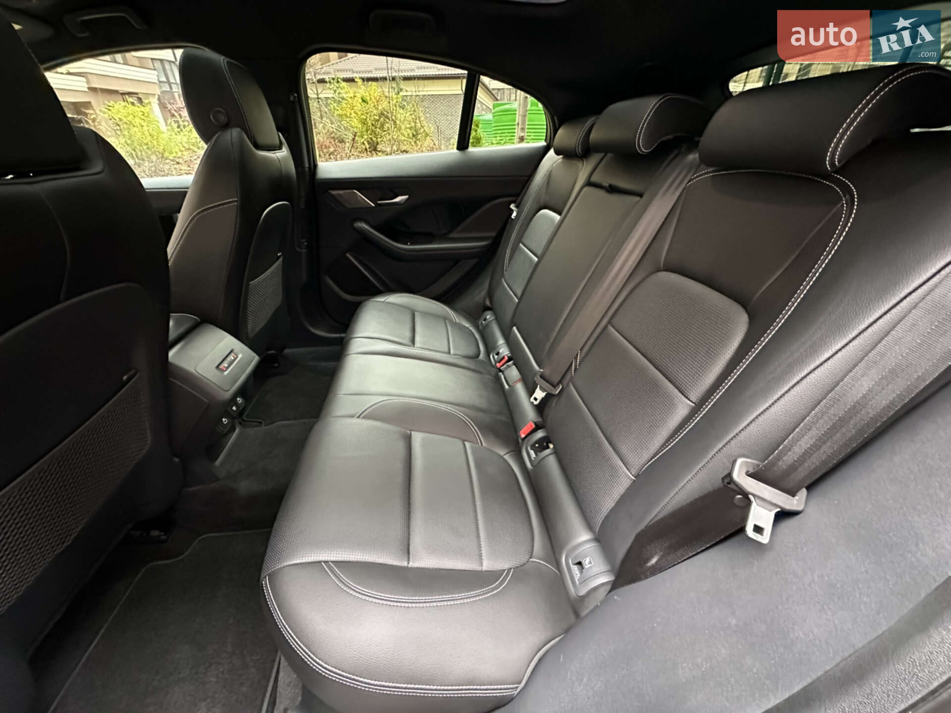 Jaguar I-Pace 2022 VIN SADHA2B14P1625396 фото оголошення 18 з 26