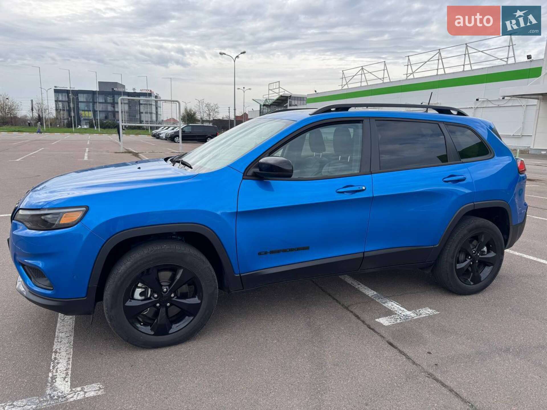 Jeep Cherokee 2023 VIN 1C4PJMMB8PD104673 фото оголошення 2 з 22