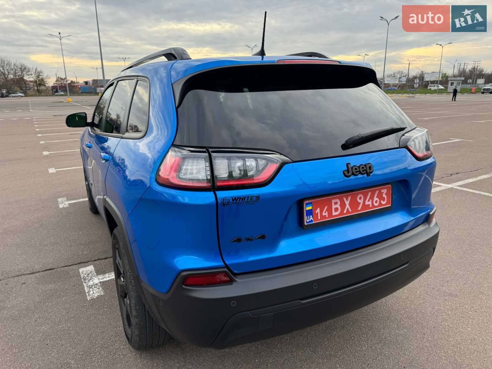 Jeep Cherokee 2023 VIN 1C4PJMMB8PD104673 фото оголошення 4 з 22