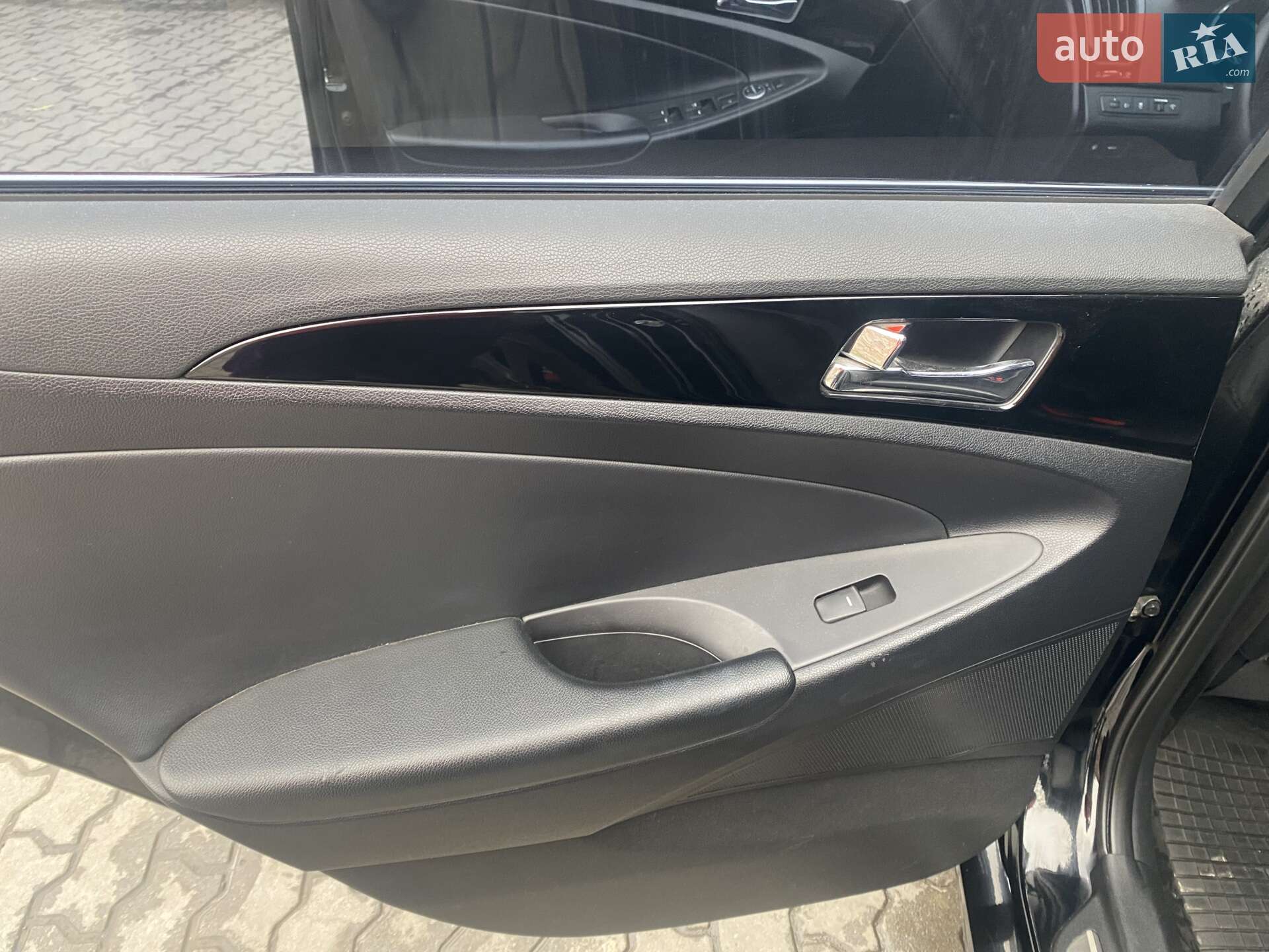 Hyundai Sonata 2010 VIN KMHEC41CBBA199660 фото оголошення 4 з 13