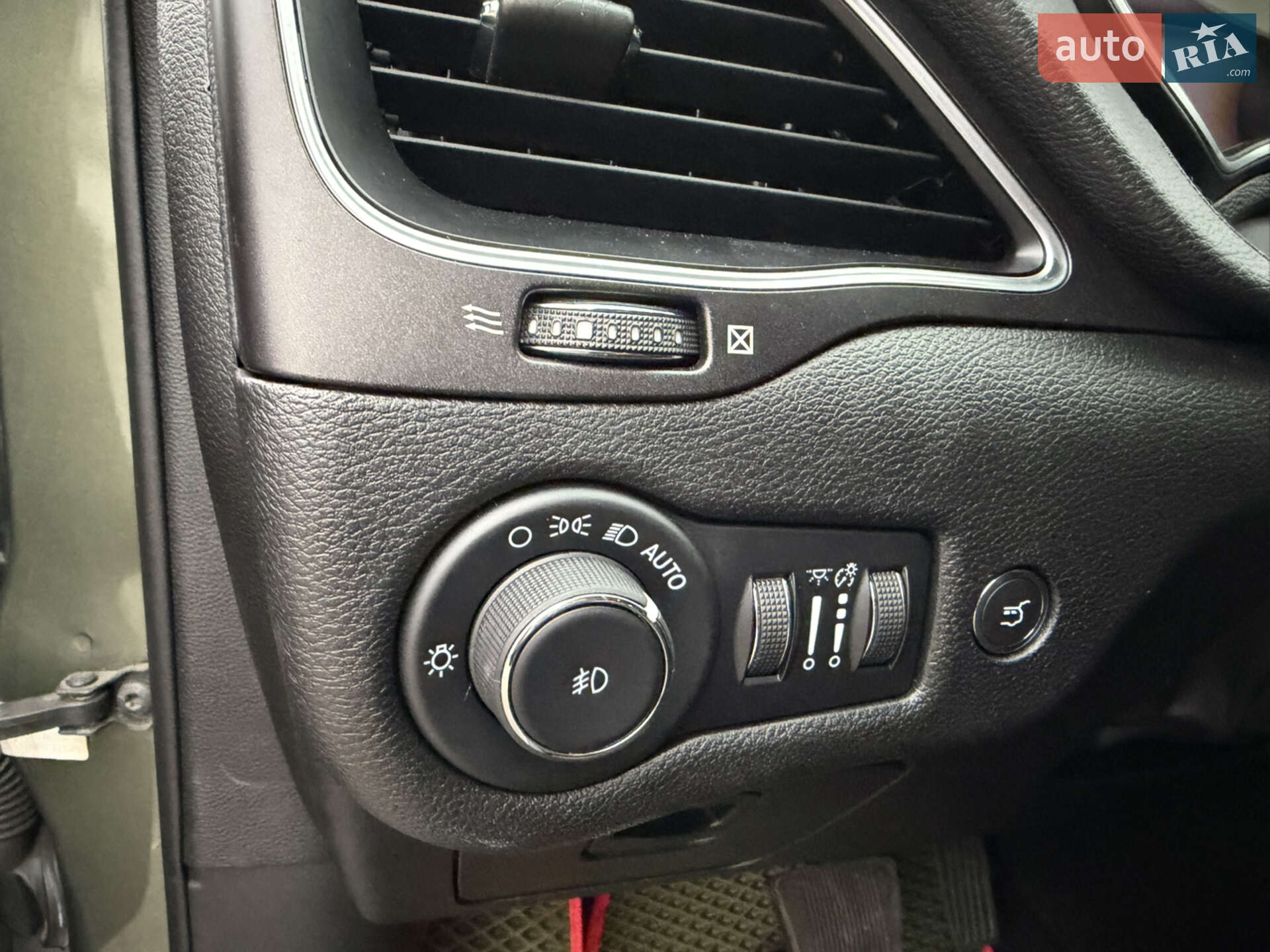 Jeep Cherokee 2020 VIN 1C4PJMBX2MD172963 фото оголошення 32 з 51