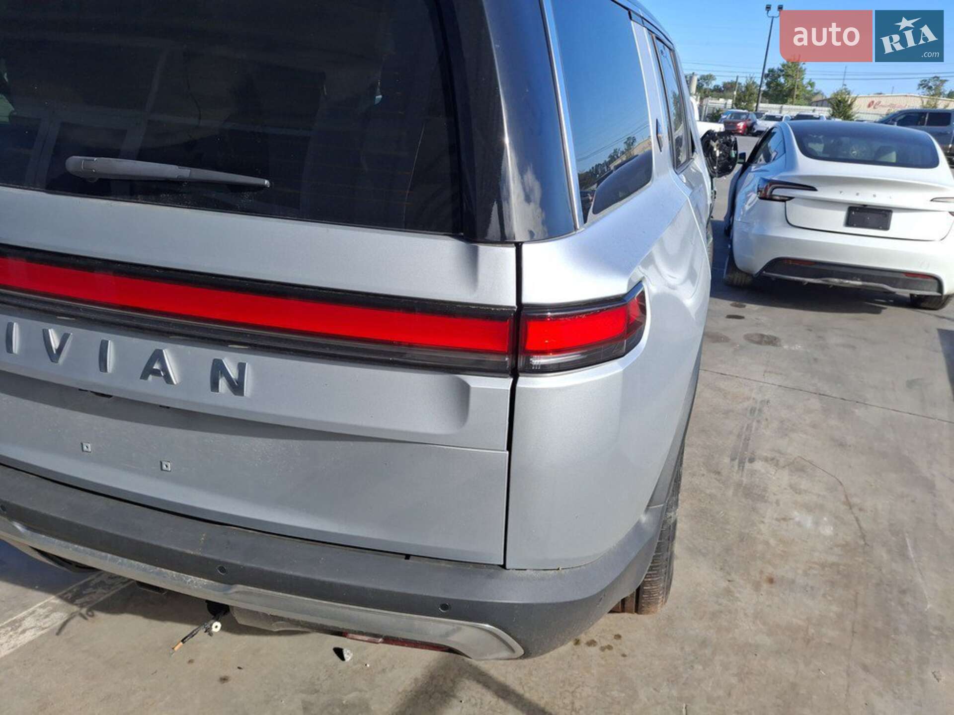 Rivian R1S 2023 VIN 7PDSGABAXPN018754 фото оголошення 9 з 31