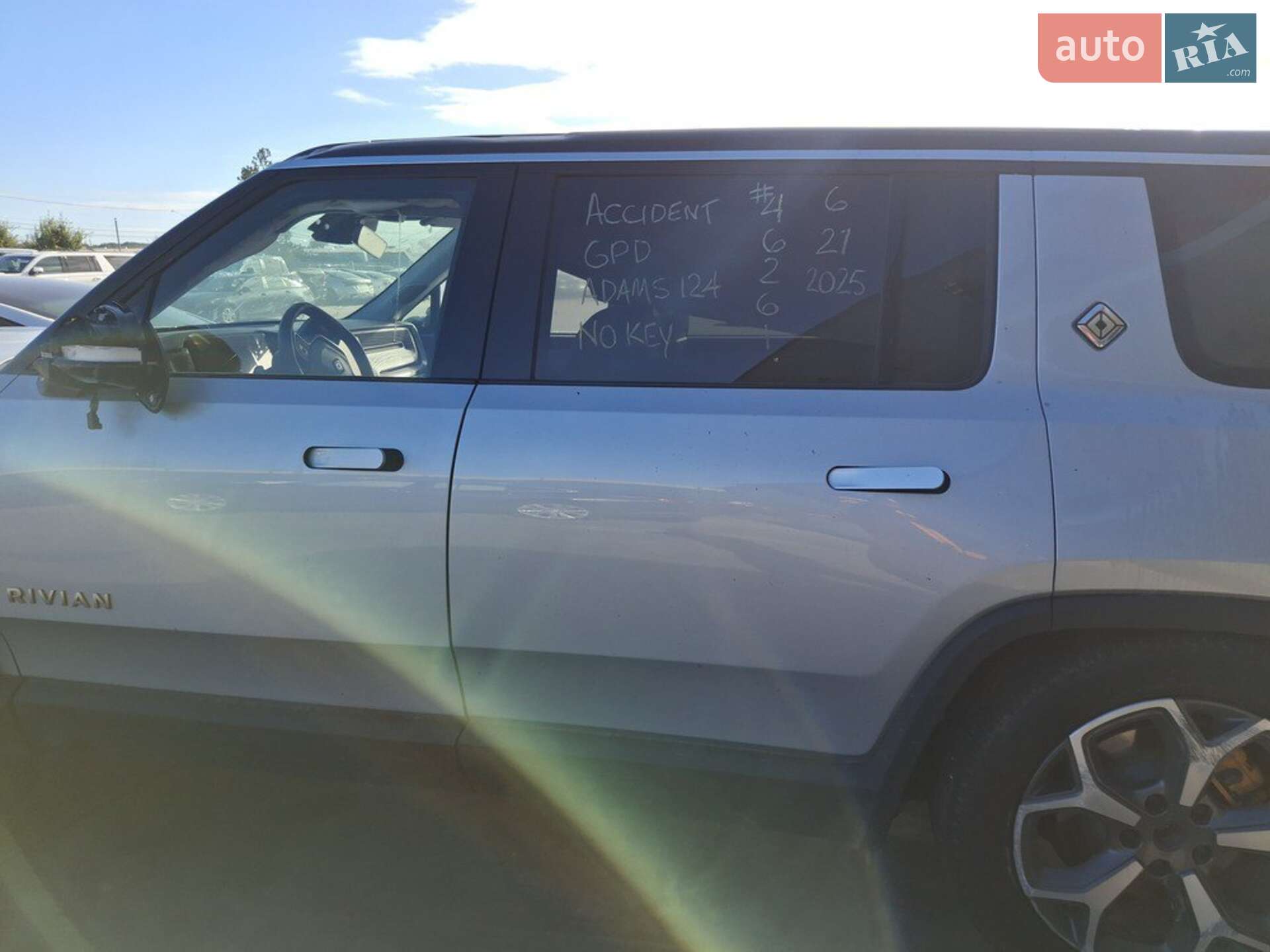 Rivian R1S 2023 VIN 7PDSGABAXPN018754 фото оголошення 12 з 31