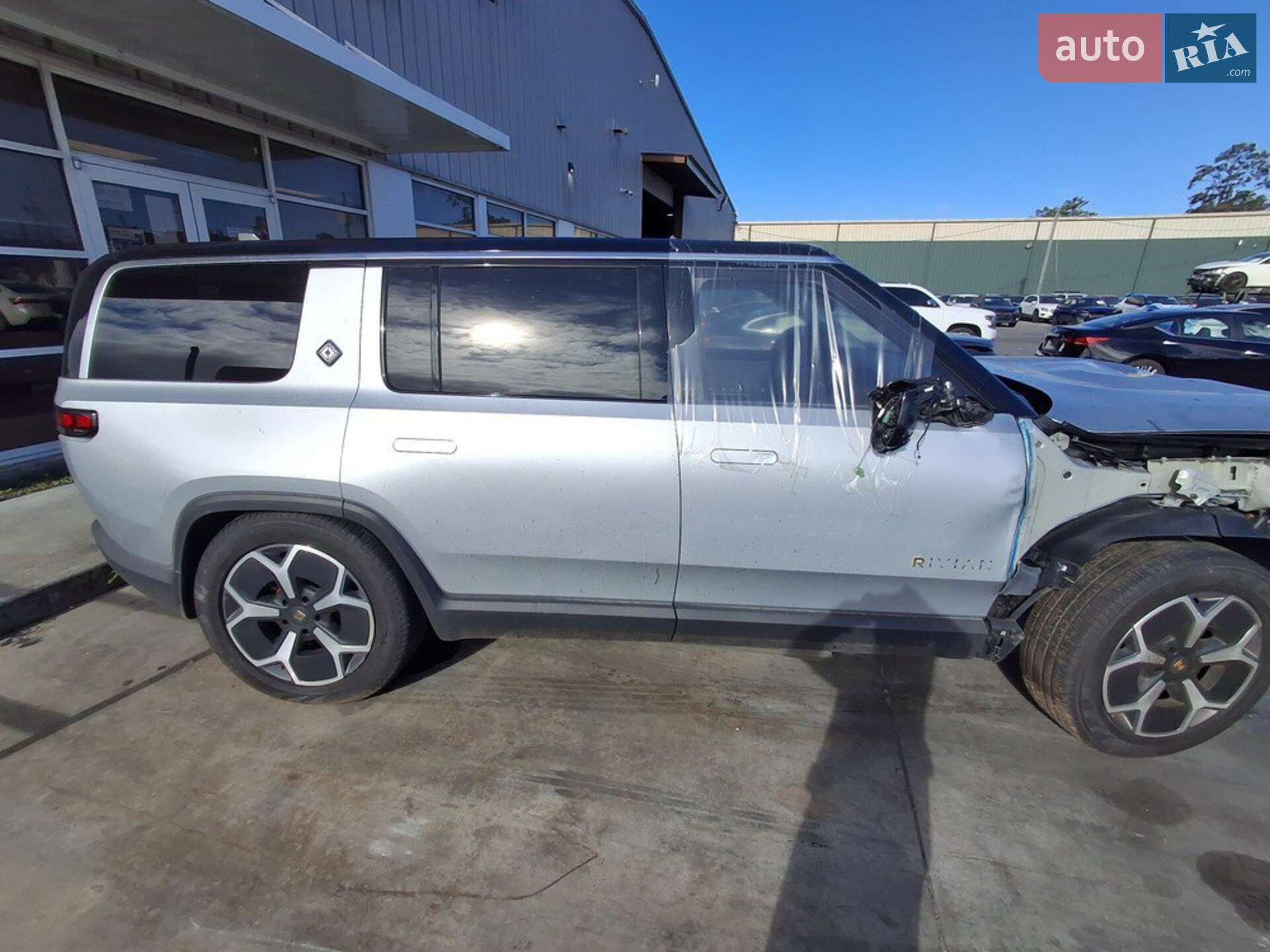 Rivian R1S 2023 VIN 7PDSGABAXPN018754 фото оголошення 19 з 31