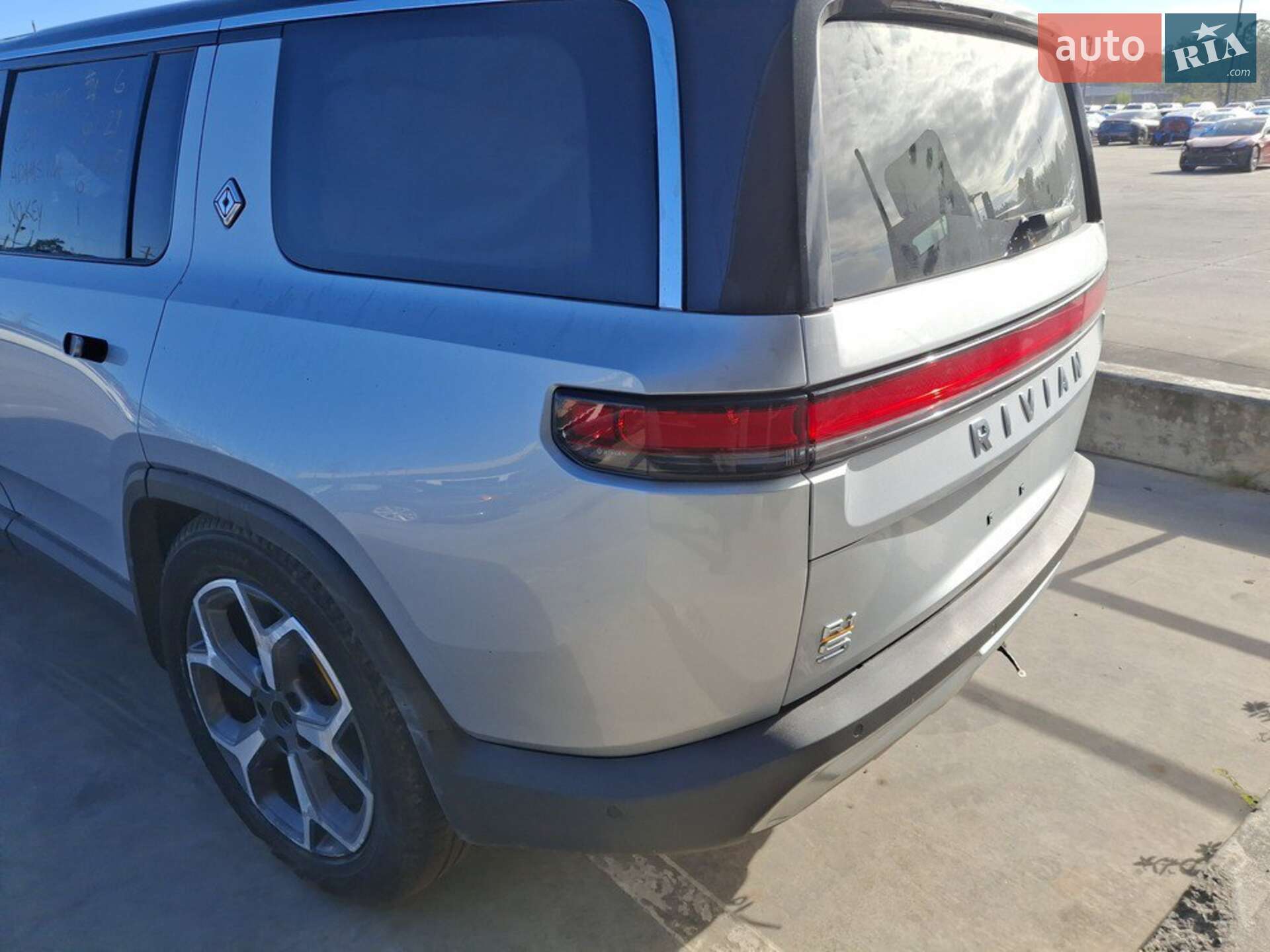 Rivian R1S 2023 VIN 7PDSGABAXPN018754 фото оголошення 22 з 31