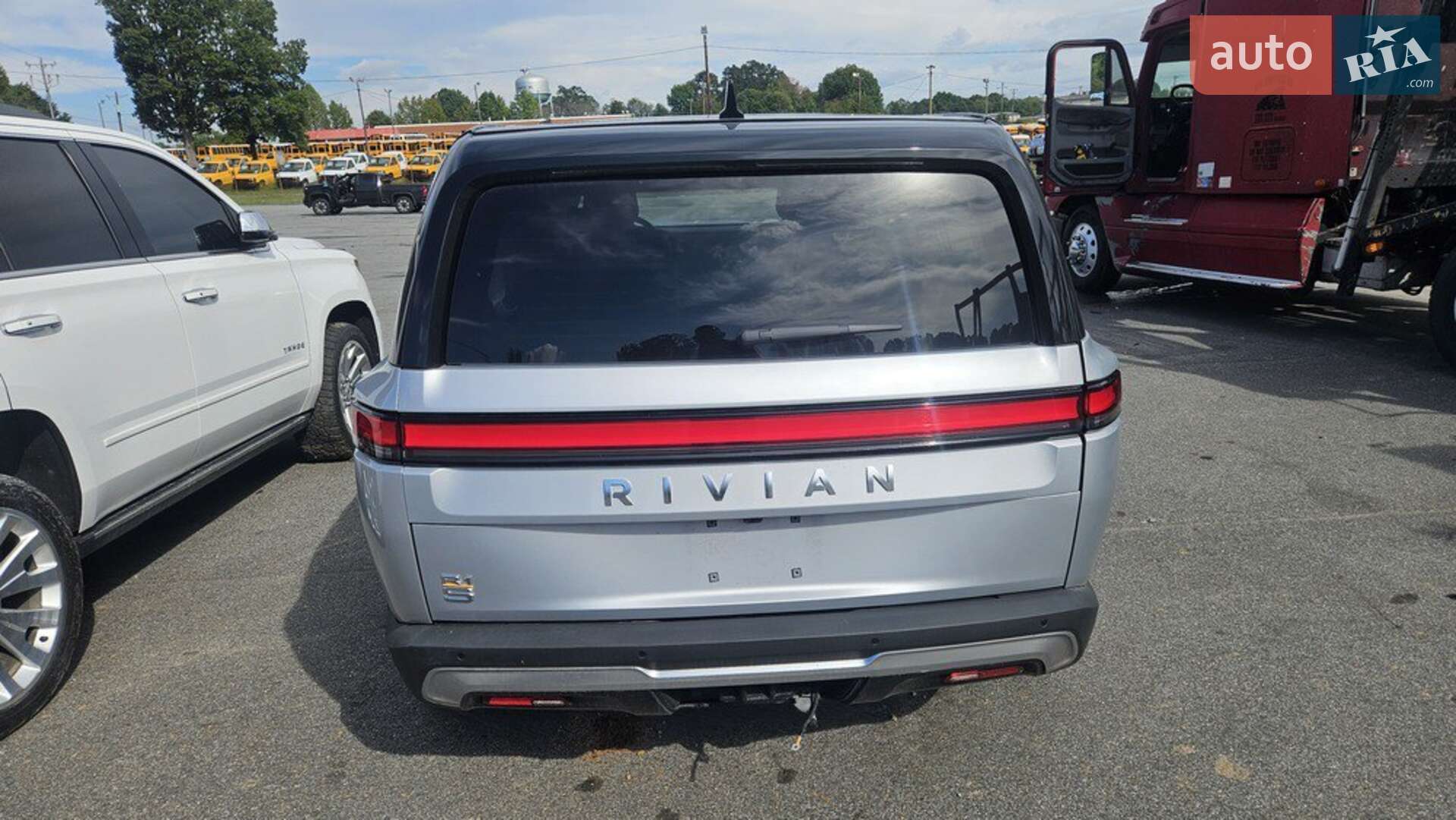 Rivian R1S 2023 VIN 7PDSGABAXPN018754 фото оголошення 29 з 31