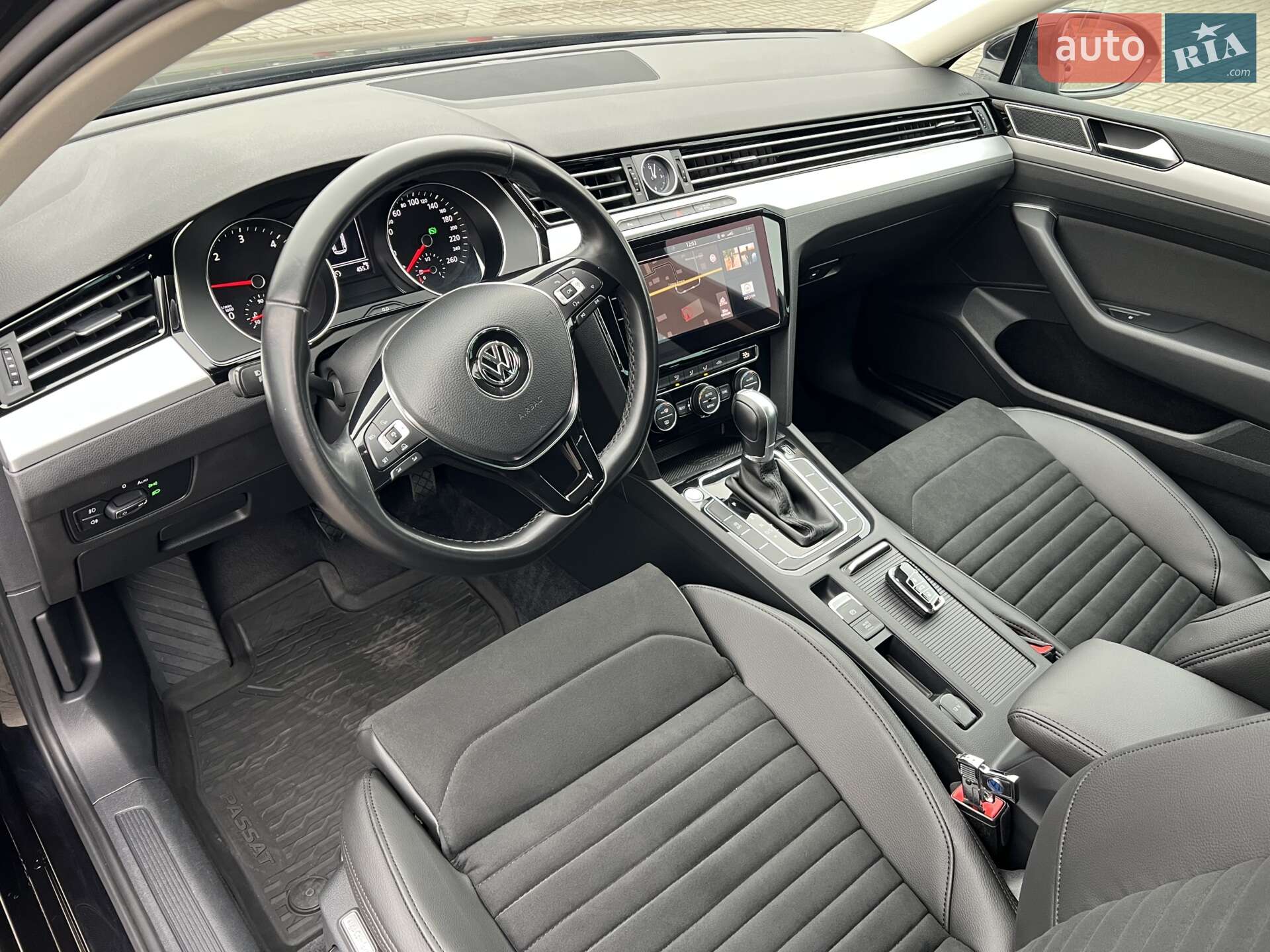 Volkswagen Passat 2017 VIN WVWZZZ3CZJE053128 фото оголошення 2 з 94