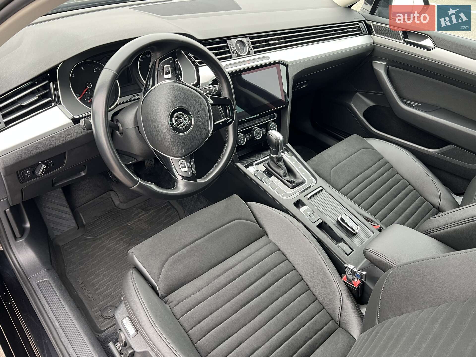 Volkswagen Passat 2017 VIN WVWZZZ3CZJE053128 фото оголошення 32 з 94