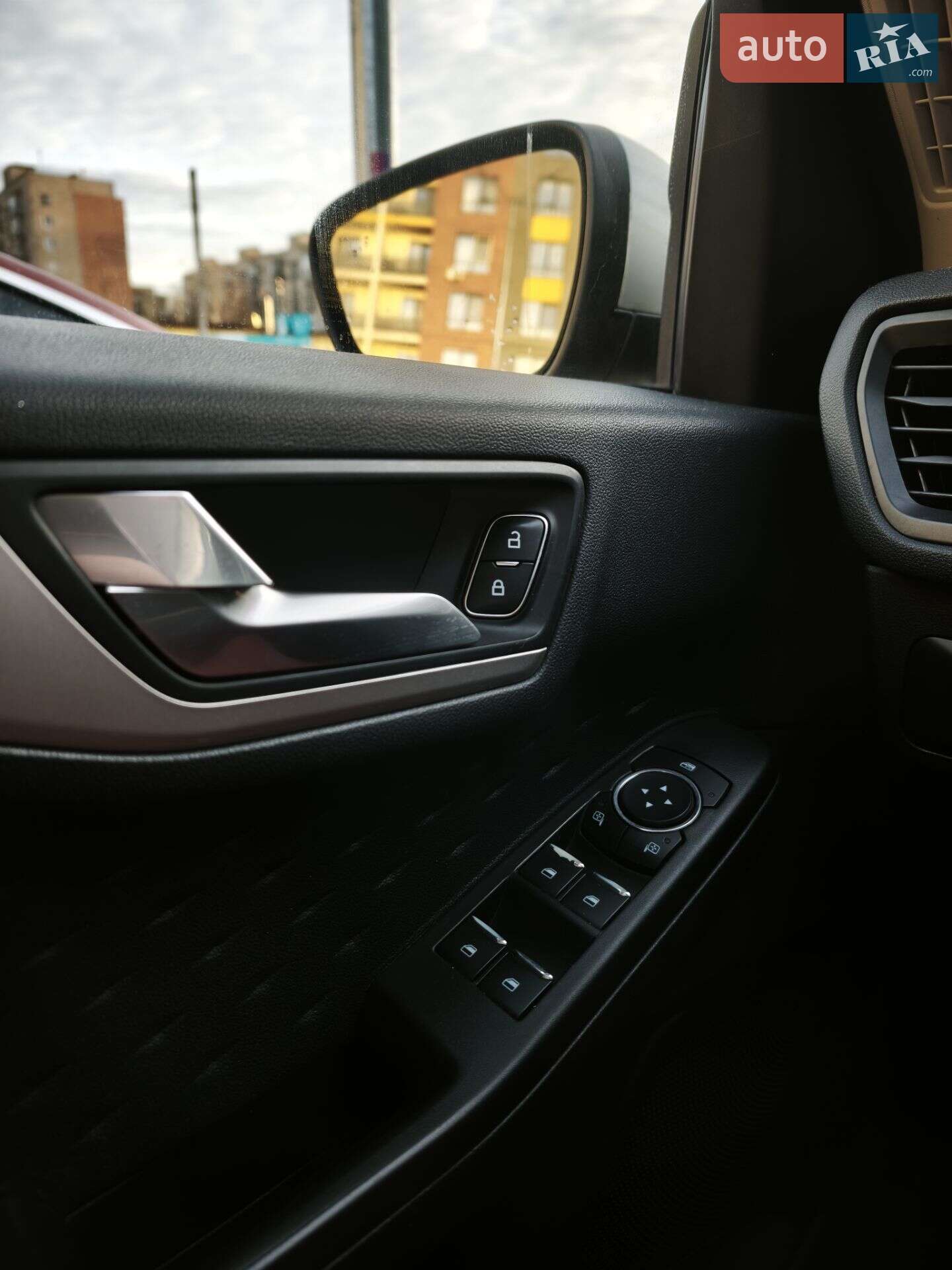 Ford Escape 2019 VIN 1FMCU9G65LUA51938 фото оголошення 9 з 11