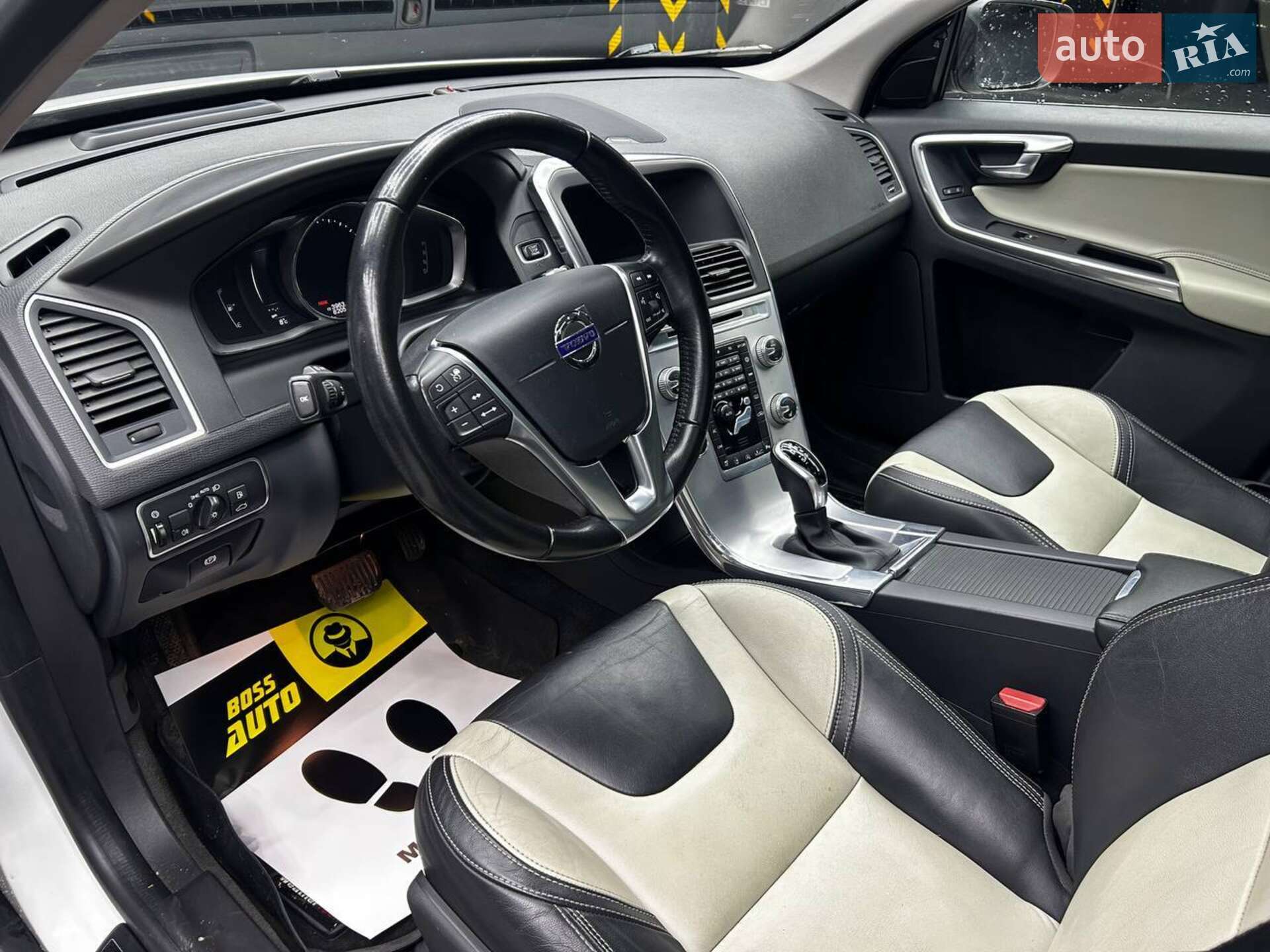 Volvo XC60 2016 VIN YV449MRR8H2107388 фото оголошення 8 з 14
