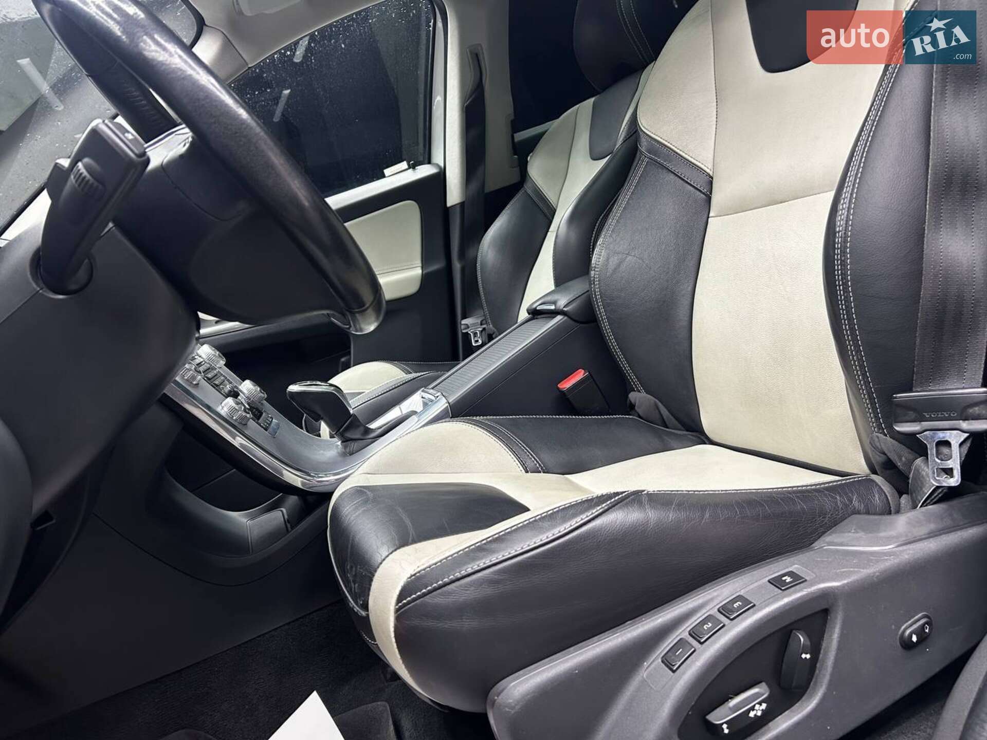 Volvo XC60 2016 VIN YV449MRR8H2107388 фото оголошення 7 з 14