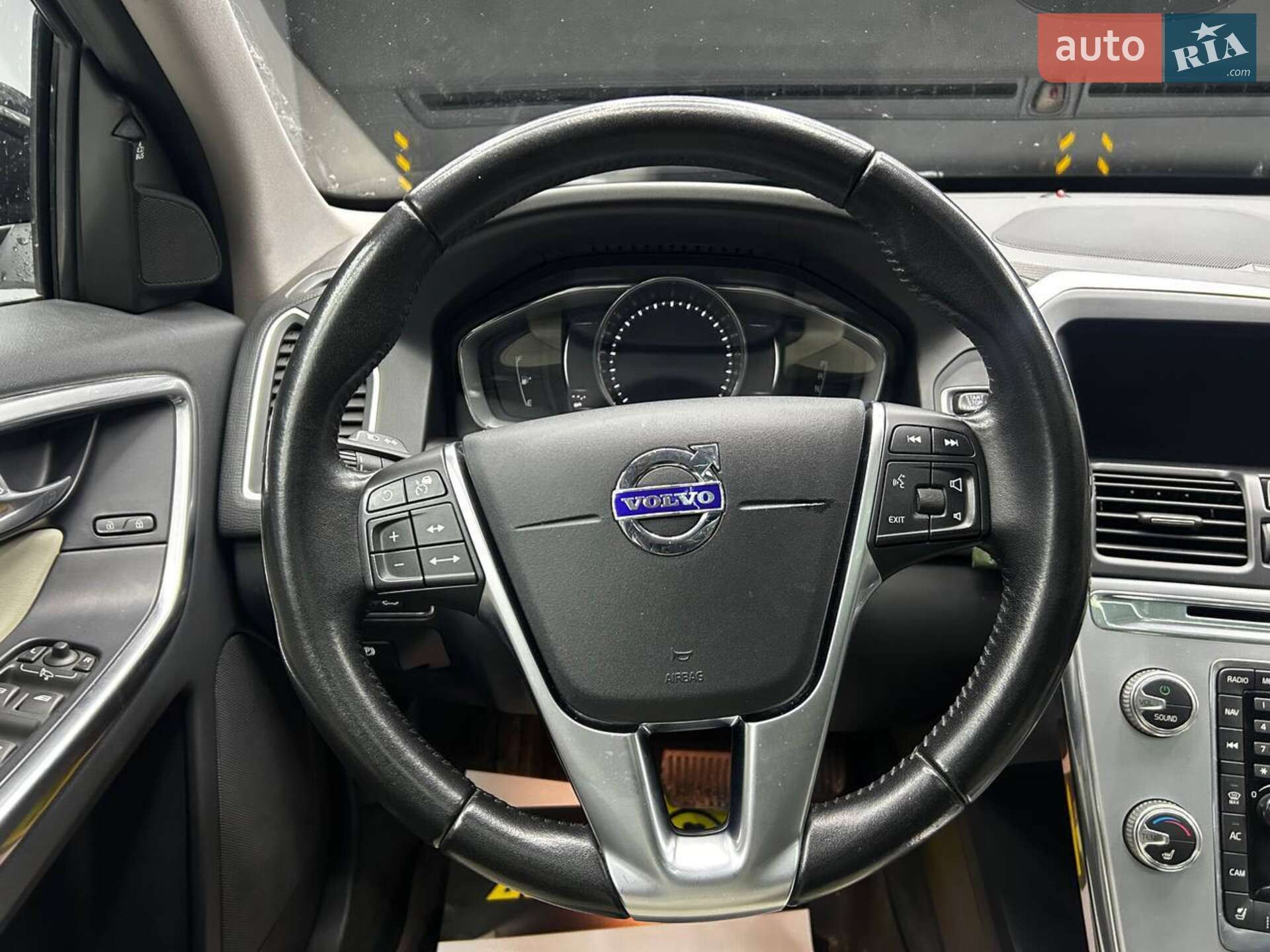 Volvo XC60 2016 VIN YV449MRR8H2107388 фото оголошення 11 з 14