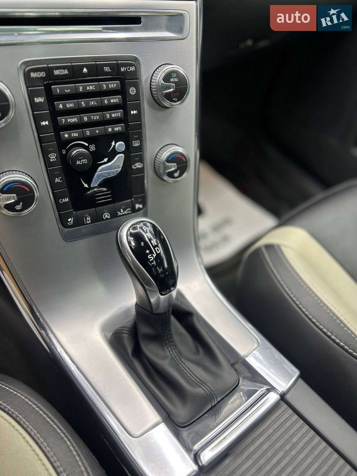Volvo XC60 2016 VIN YV449MRR8H2107388 фото оголошення 12 з 14
