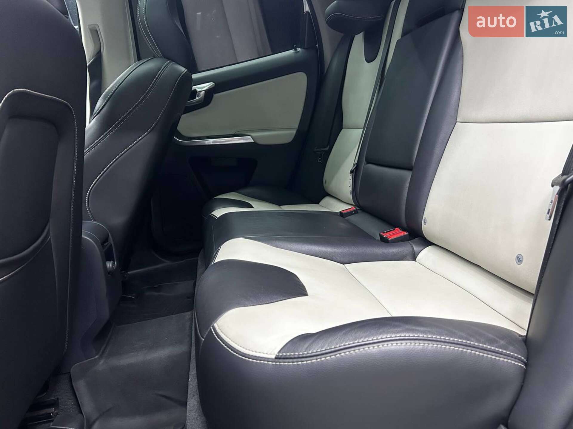 Volvo XC60 2016 VIN YV449MRR8H2107388 фото оголошення 14 з 14