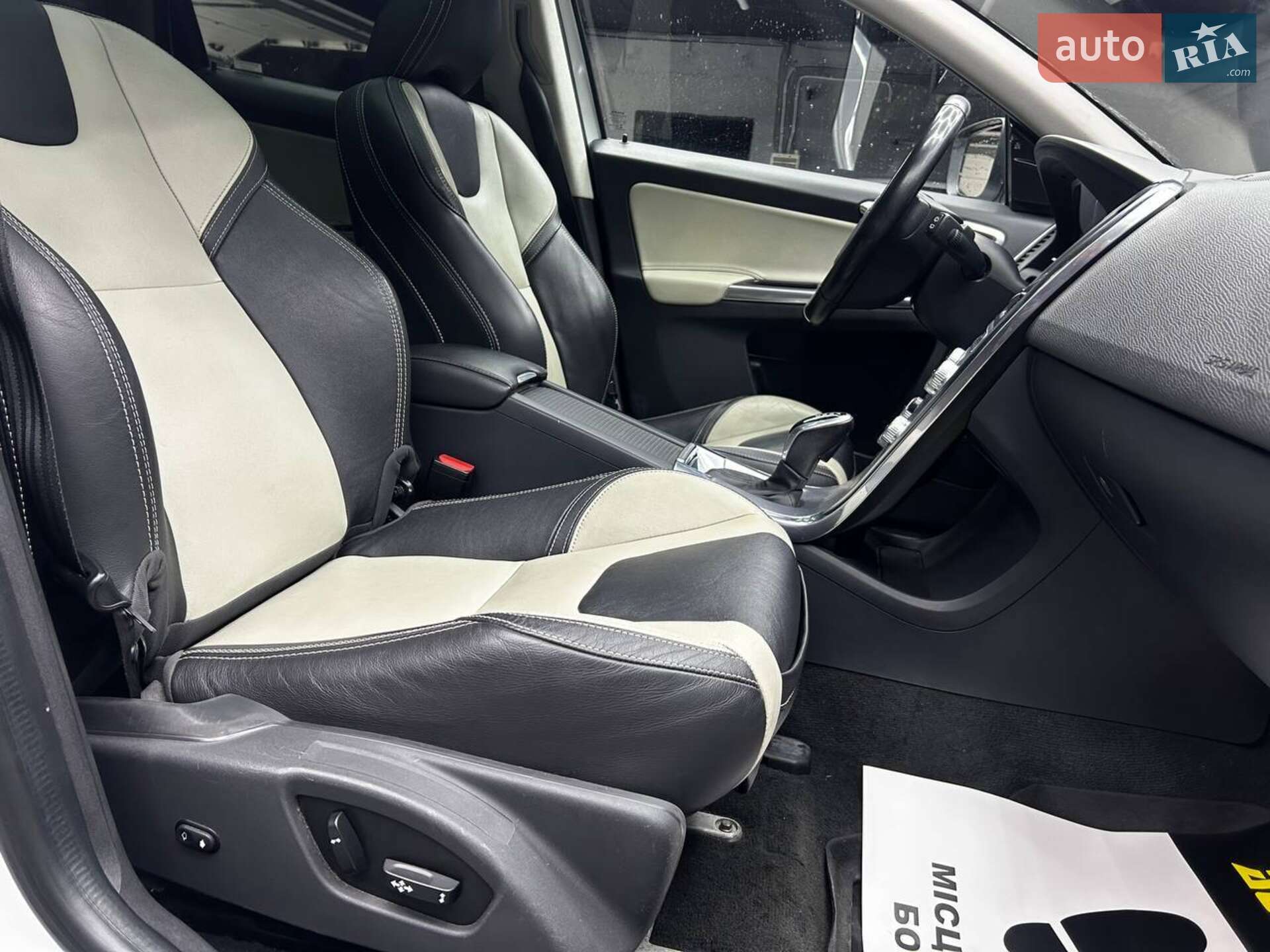 Volvo XC60 2016 VIN YV449MRR8H2107388 фото оголошення 13 з 14