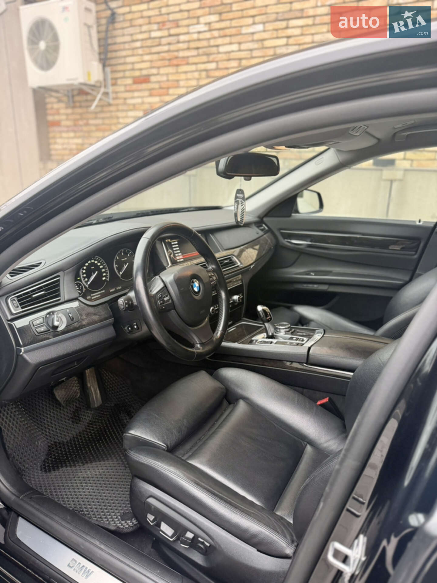 BMW 7 Series 2014 VIN WBAYC41000DZ77337 фото оголошення 13 з 19