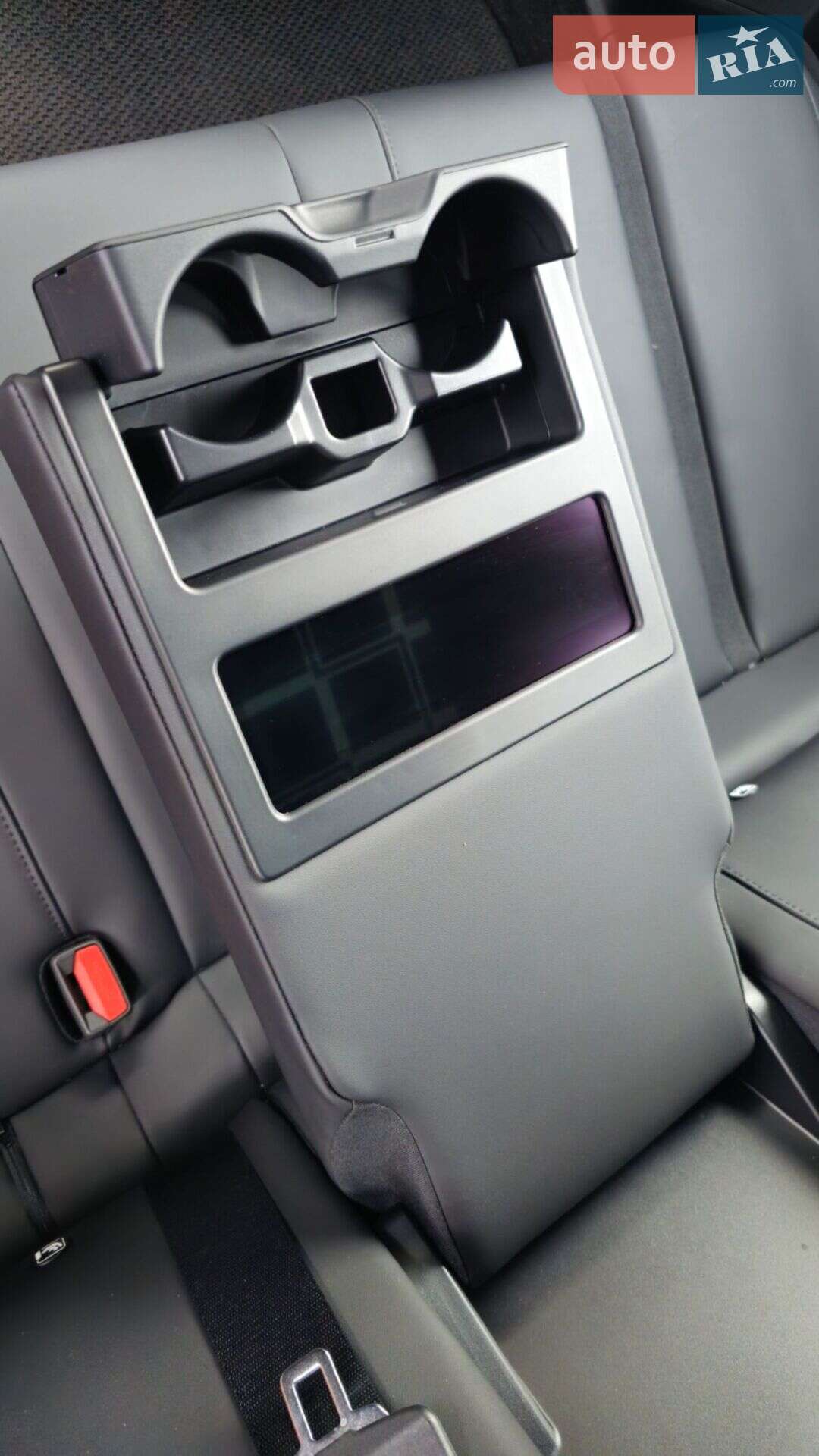 Fisker Ocean 2023 VIN VCF1EBE25PG010830 фото оголошення 38 з 75
