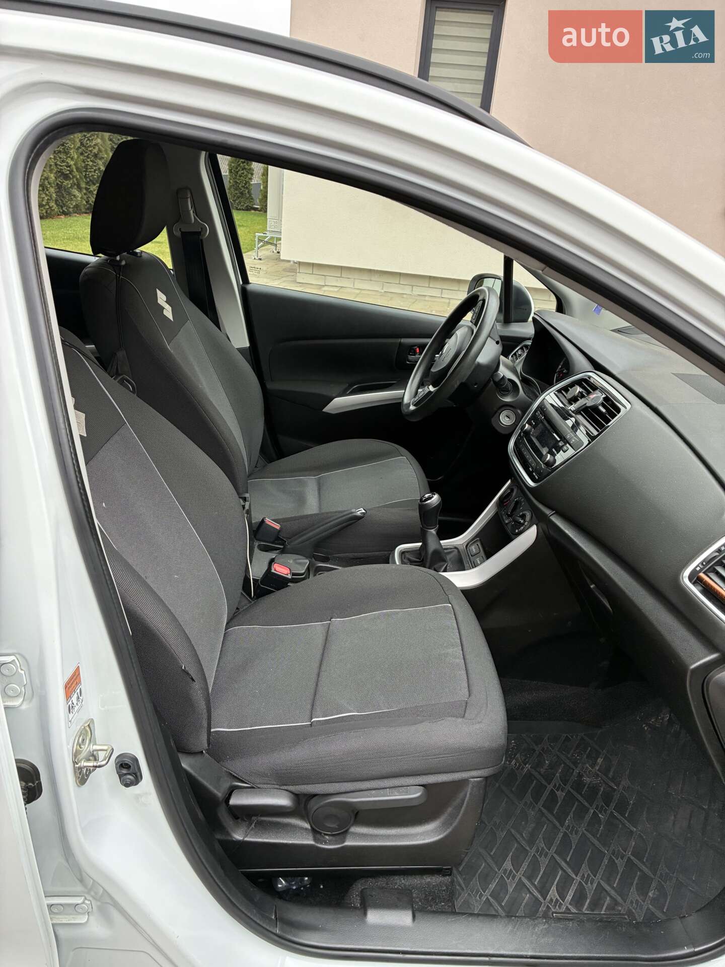 Suzuki SX4 2019 VIN TSMJYB22S00705174 фото оголошення 4 з 16