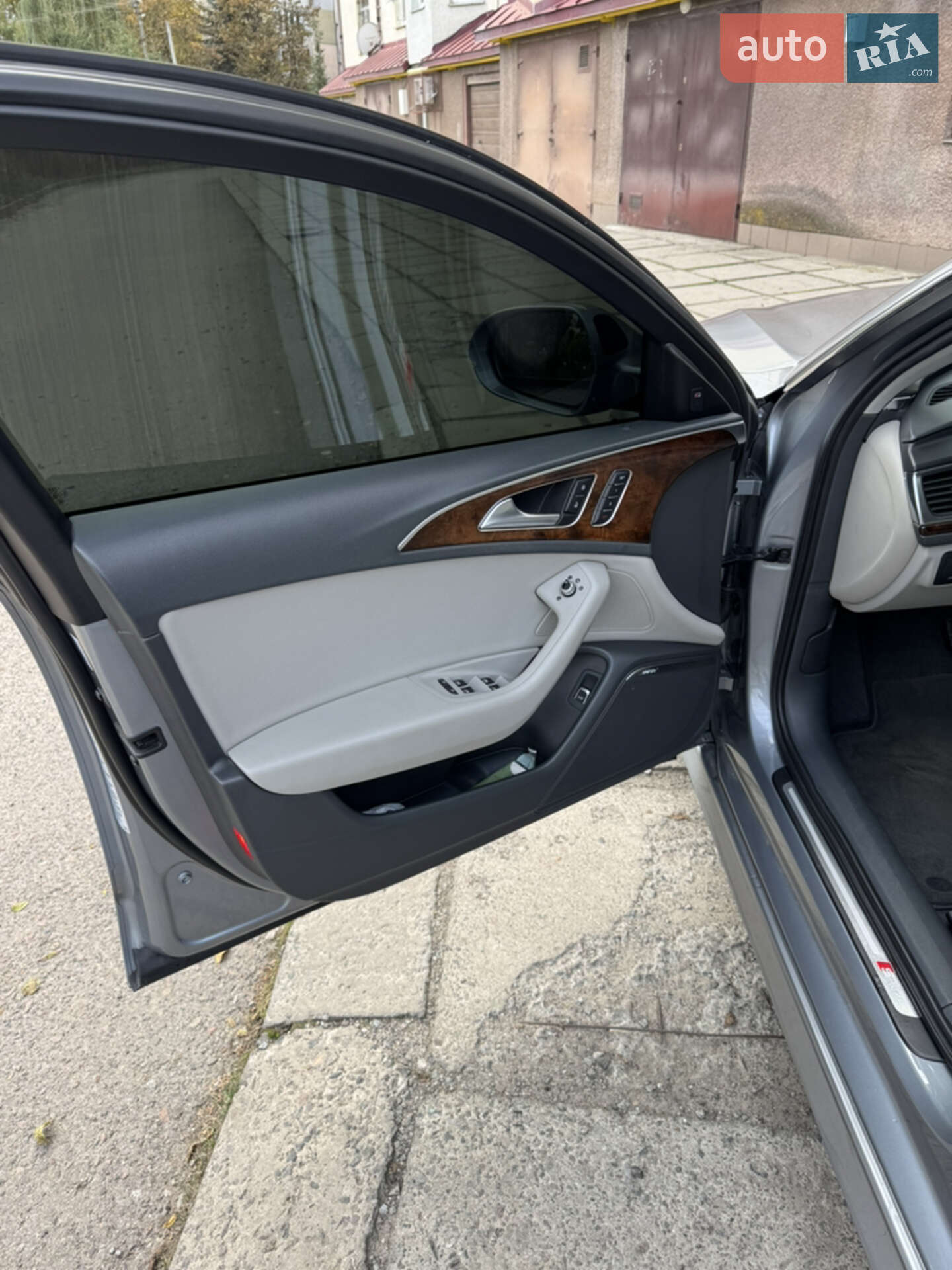 Audi A6 2016 VIN WAUFGAFC6GN152856 фото оголошення 31 з 44