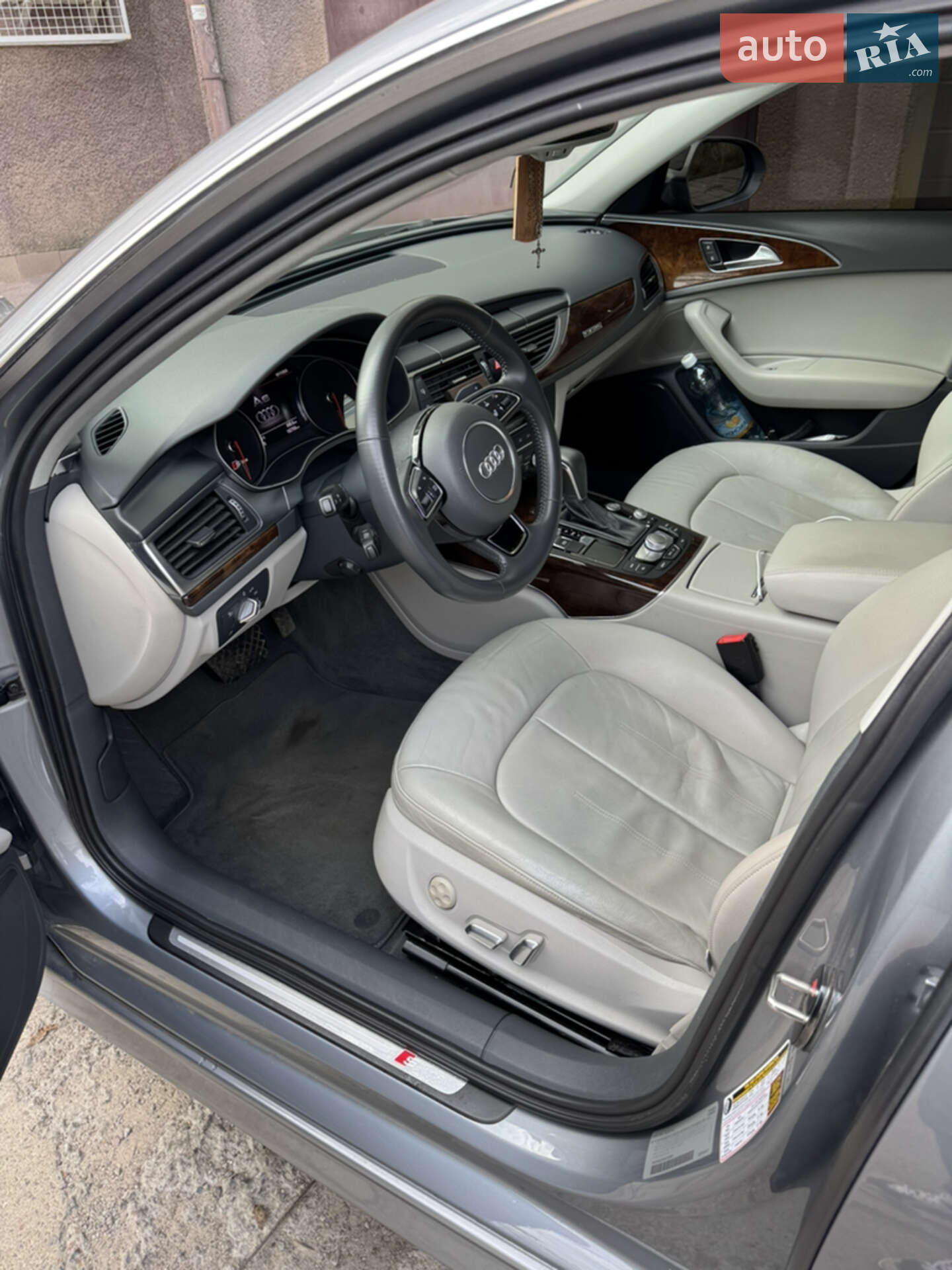 Audi A6 2016 VIN WAUFGAFC6GN152856 фото оголошення 32 з 44