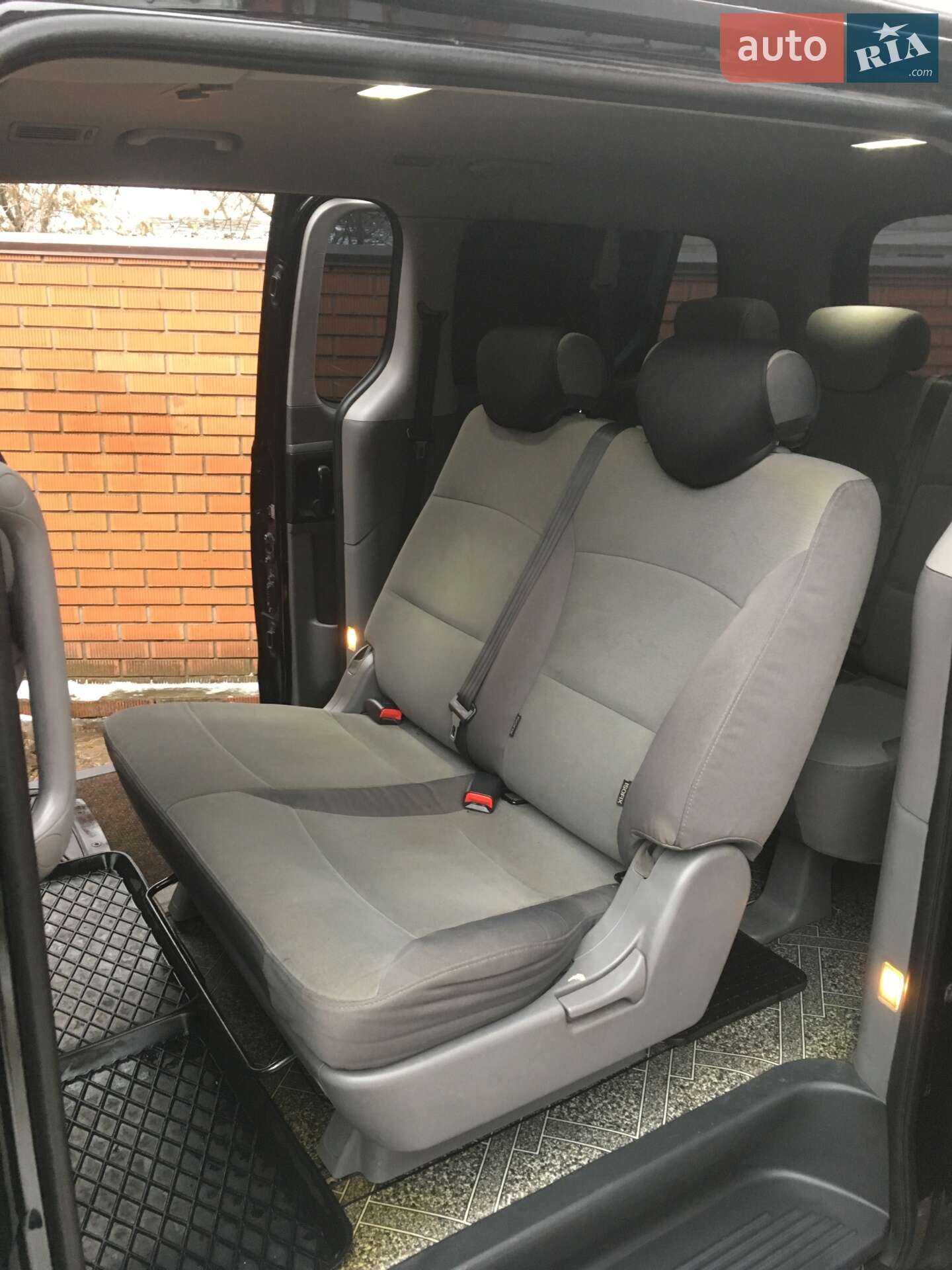 Hyundai H-1 2011 VIN KMHWH81JABU340040 фото оголошення 3 з 5