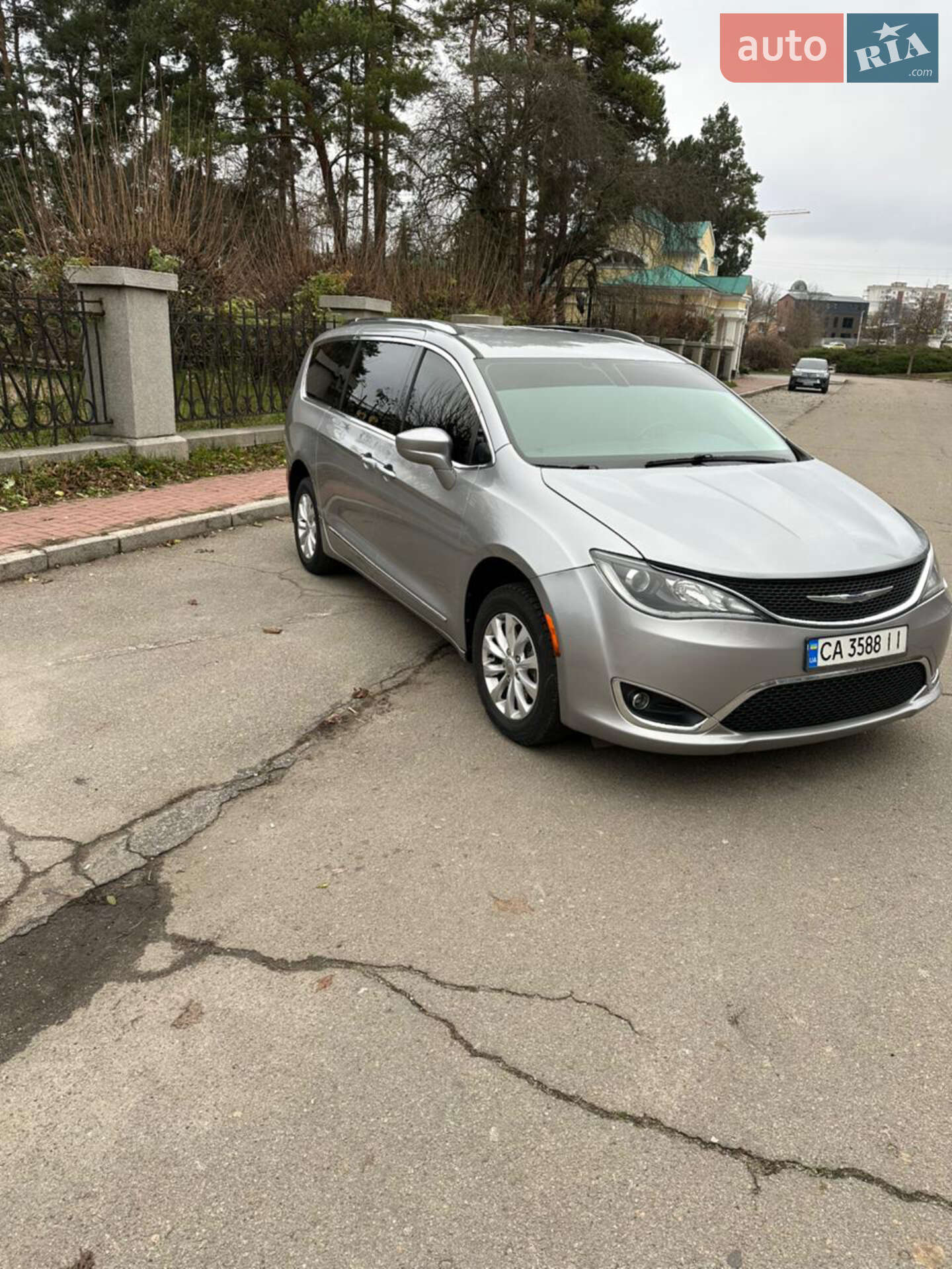 Chrysler Pacifica 2017 VIN 2C4RC1BGXJR142846 фото оголошення 2 з 12