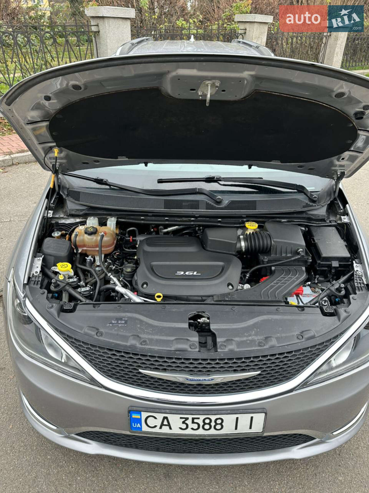 Chrysler Pacifica 2017 VIN 2C4RC1BGXJR142846 фото оголошення 5 з 12