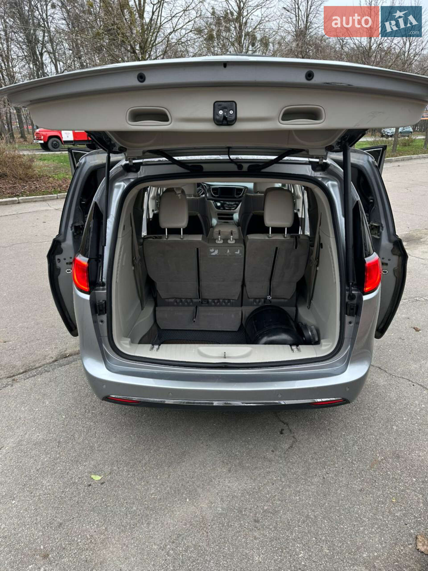 Chrysler Pacifica 2017 VIN 2C4RC1BGXJR142846 фото оголошення 11 з 12