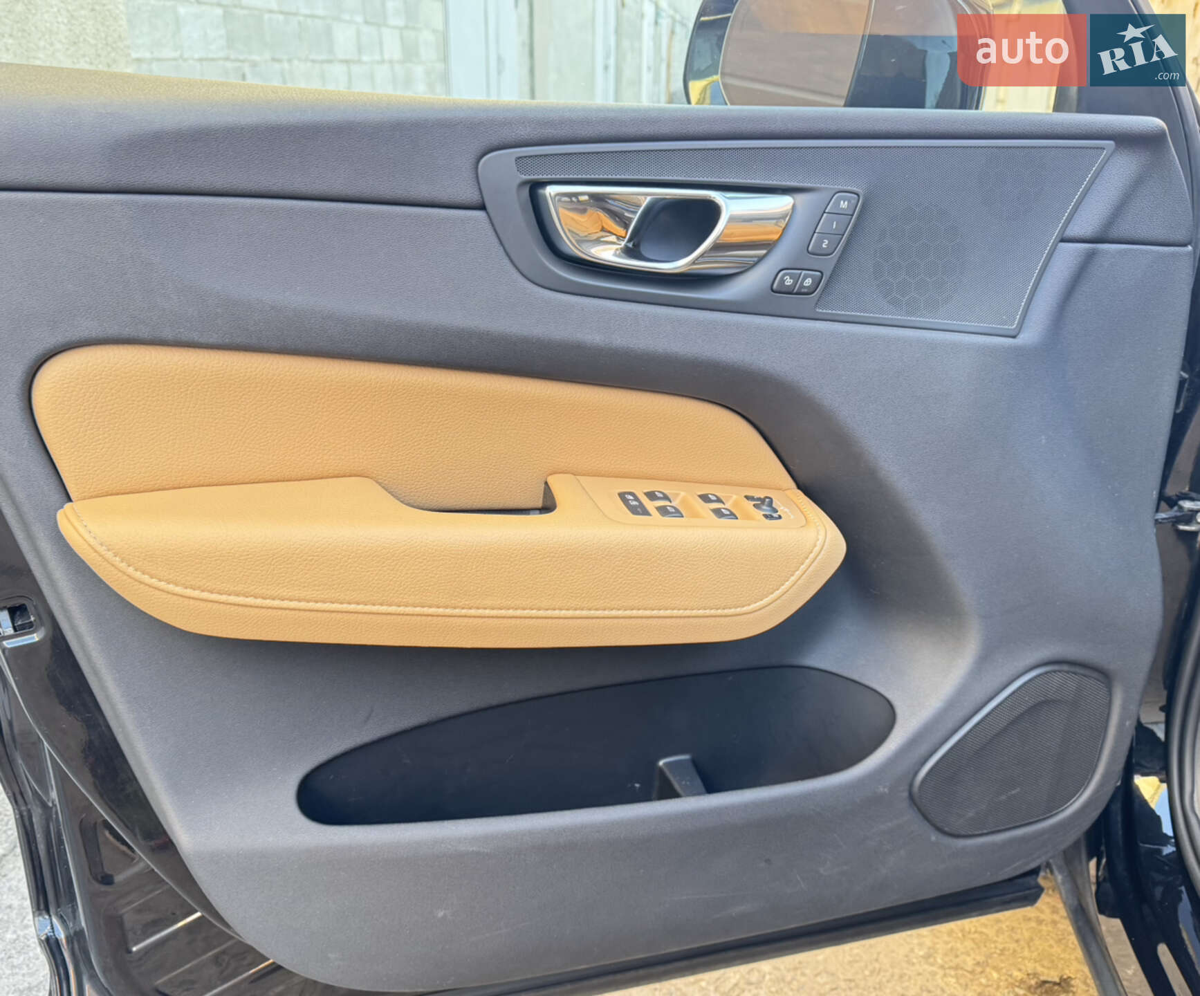 Volvo XC60 2017 VIN YV4102RL7J1034846 фото оголошення 11 з 30