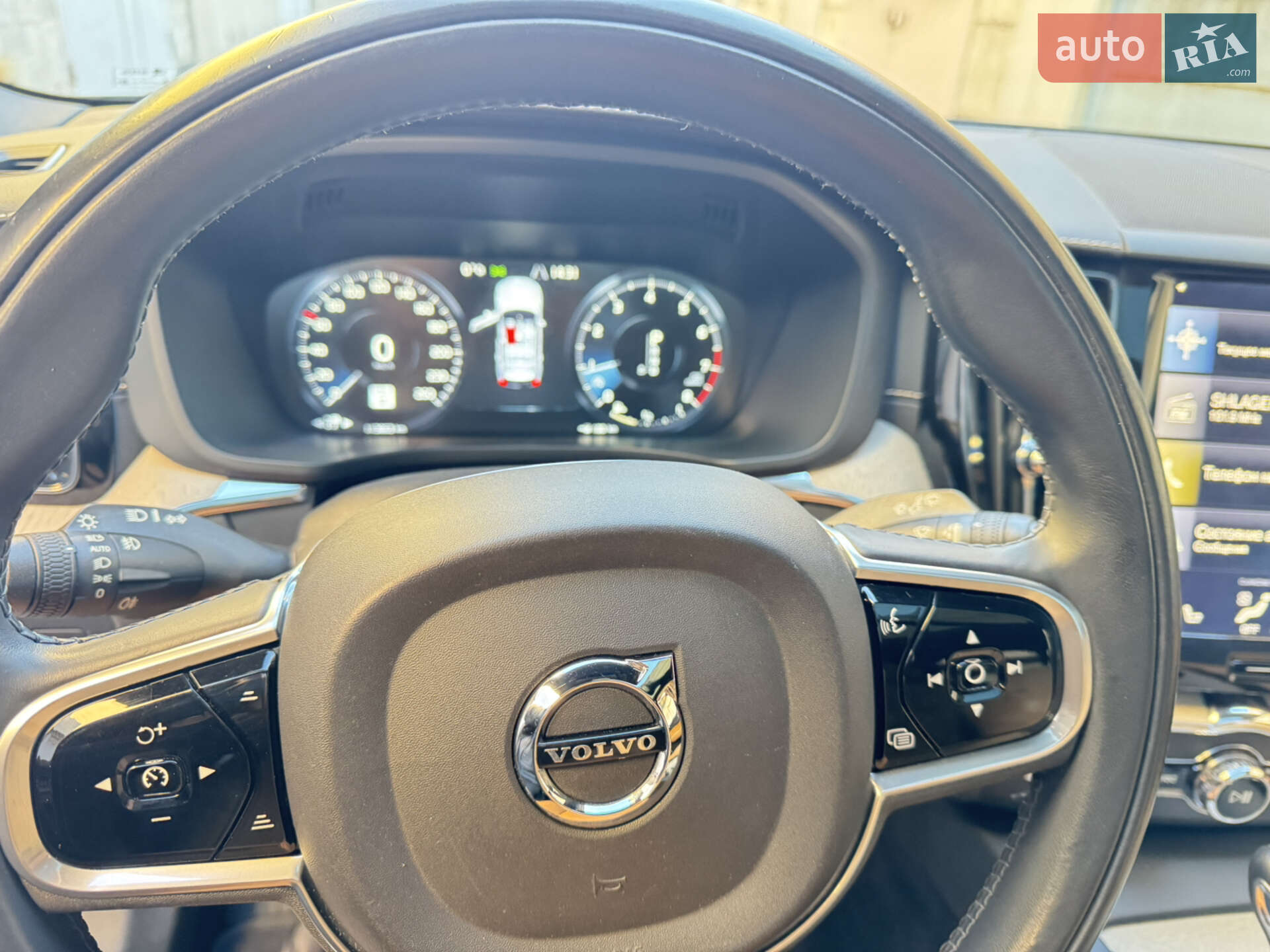 Volvo XC60 2017 VIN YV4102RL7J1034846 фото оголошення 14 з 30