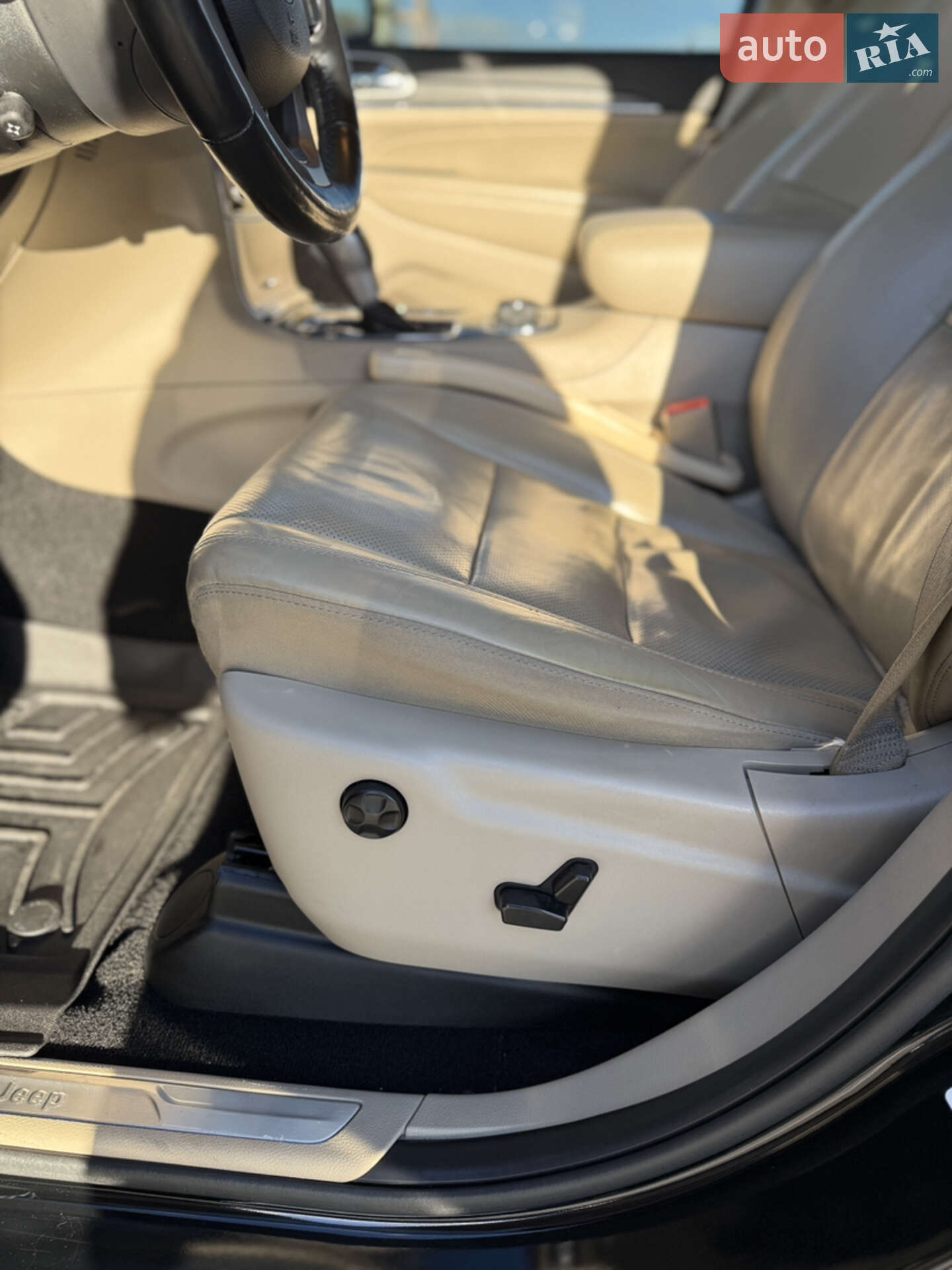 Jeep Grand Cherokee 2021 VIN 1C4RJFBG5MC665482 фото оголошення 30 з 47