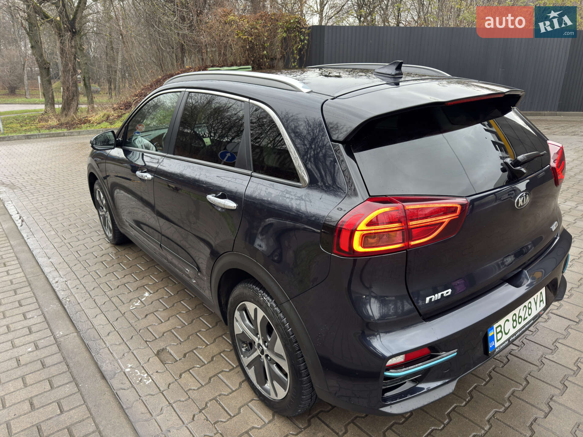Kia Niro 2020 VIN KNACC81GFL5037948 фото оголошення 2 з 17