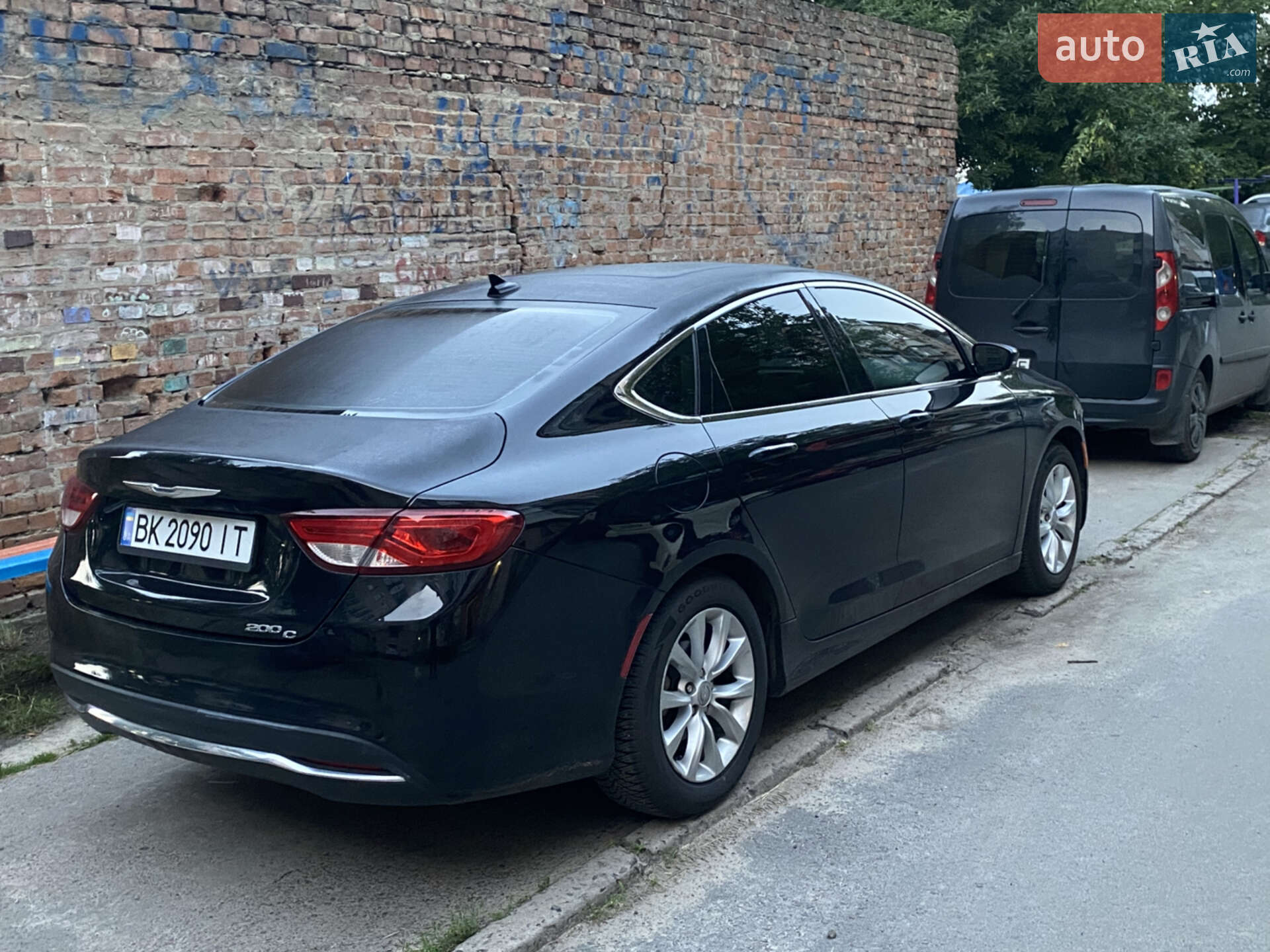 Chrysler 200 2014 VIN 1C3CCCCBXFN615187 фото оголошення 4 з 13