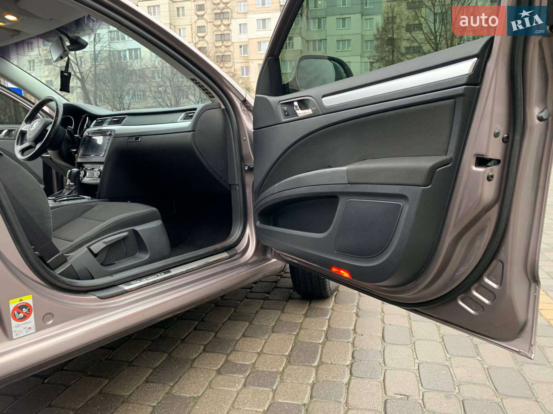 Skoda Superb 2015 VIN TMBAB43T2EB301036 фото оголошення 10 з 25
