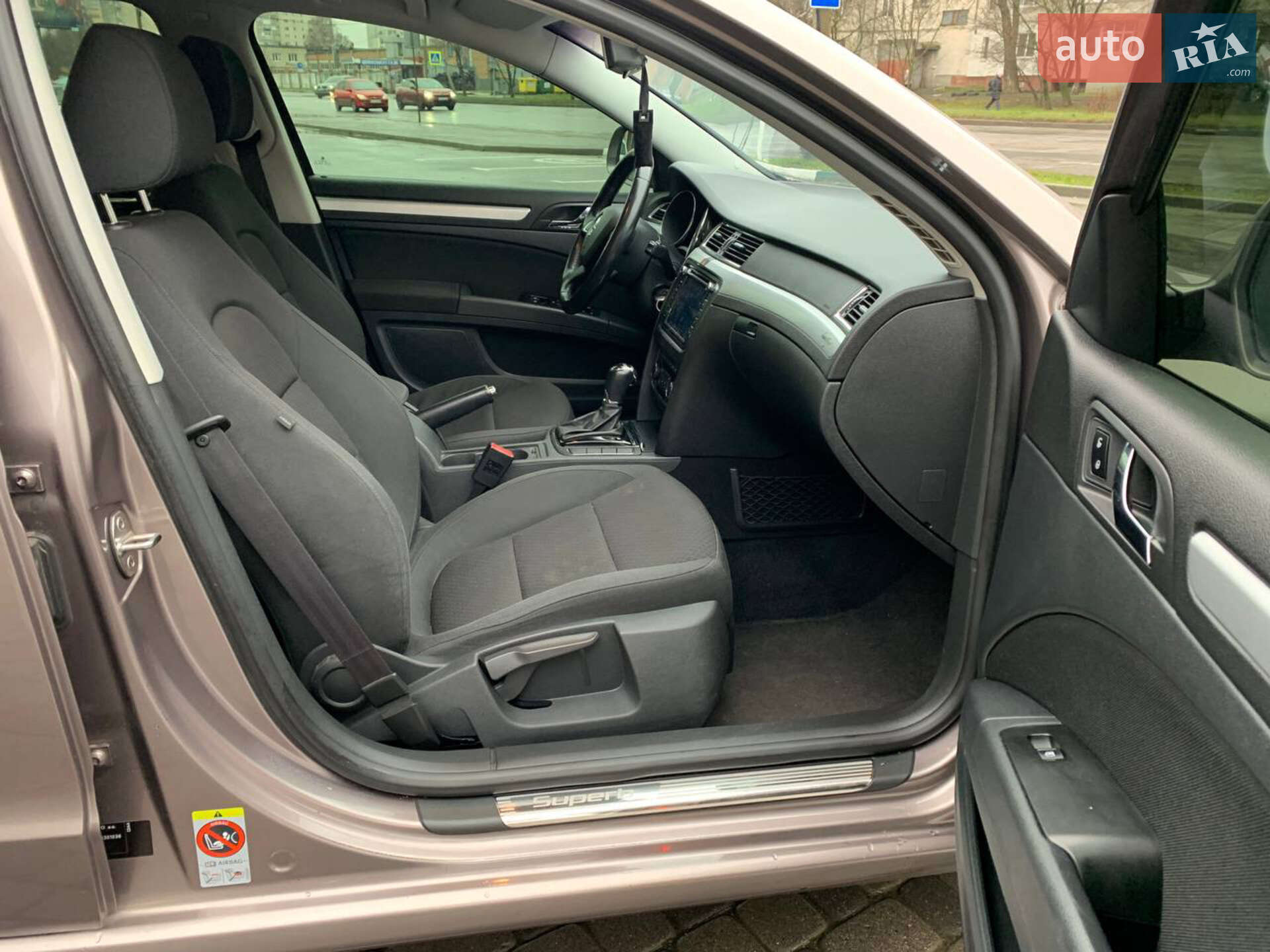 Skoda Superb 2015 VIN TMBAB43T2EB301036 фото оголошення 12 з 25