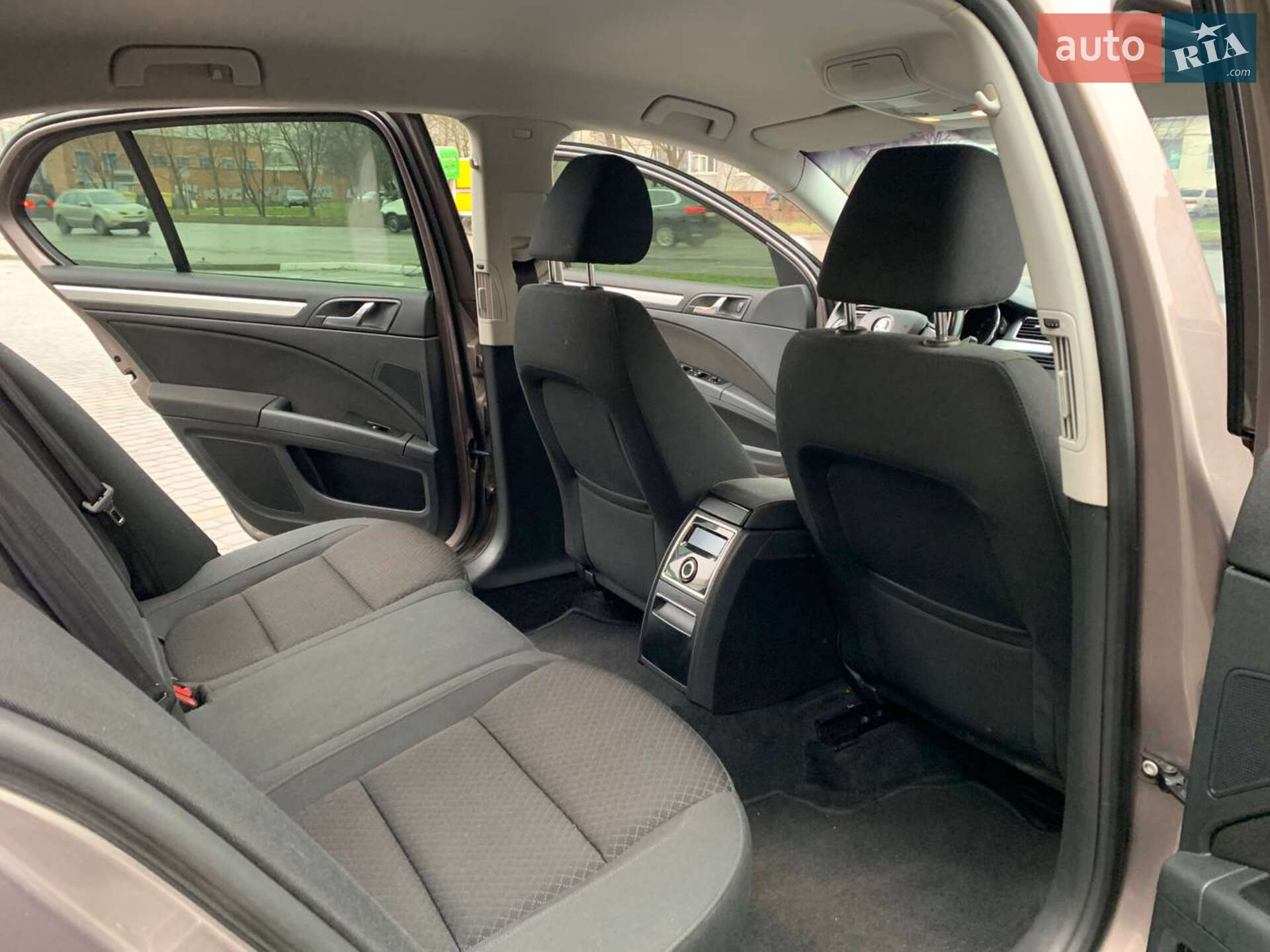 Skoda Superb 2015 VIN TMBAB43T2EB301036 фото оголошення 17 з 25