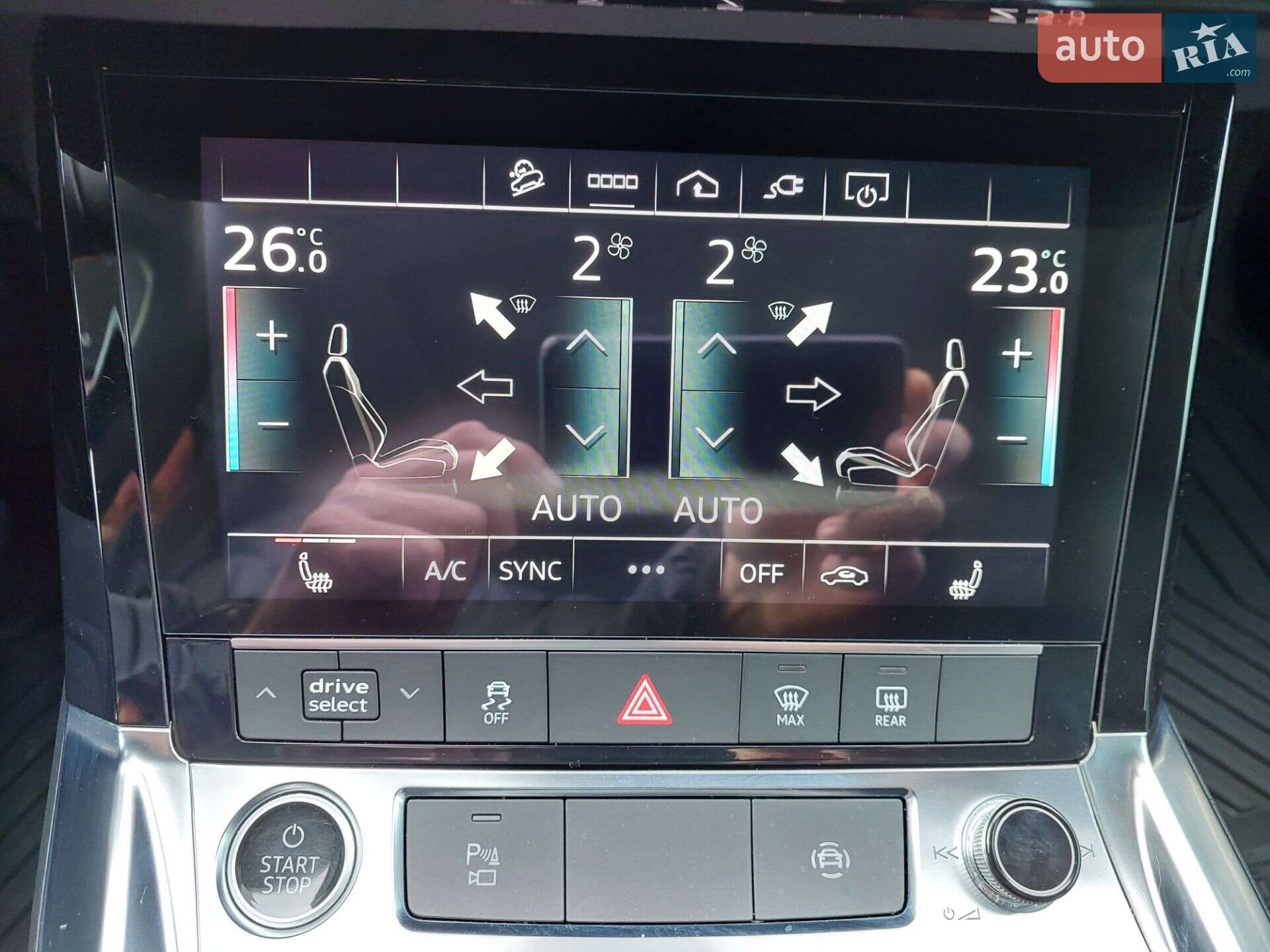 Audi Q8 e-tron 2023 VIN WA14AAGE3RB020955 фото оголошення 4 з 43