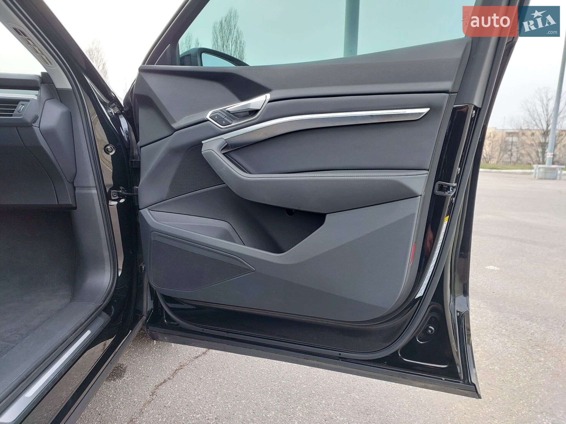 Audi Q8 e-tron 2023 VIN WA14AAGE3RB020955 фото оголошення 11 з 43