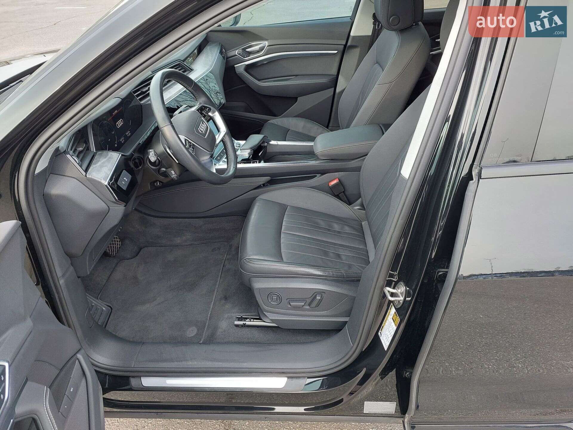 Audi Q8 e-tron 2023 VIN WA14AAGE3RB020955 фото оголошення 14 з 43