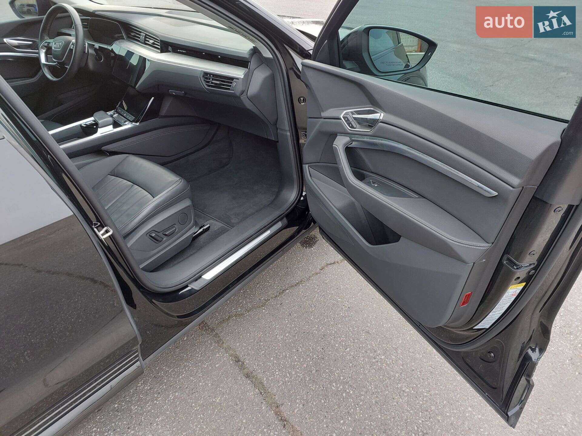 Audi Q8 e-tron 2023 VIN WA14AAGE3RB020955 фото оголошення 16 з 43